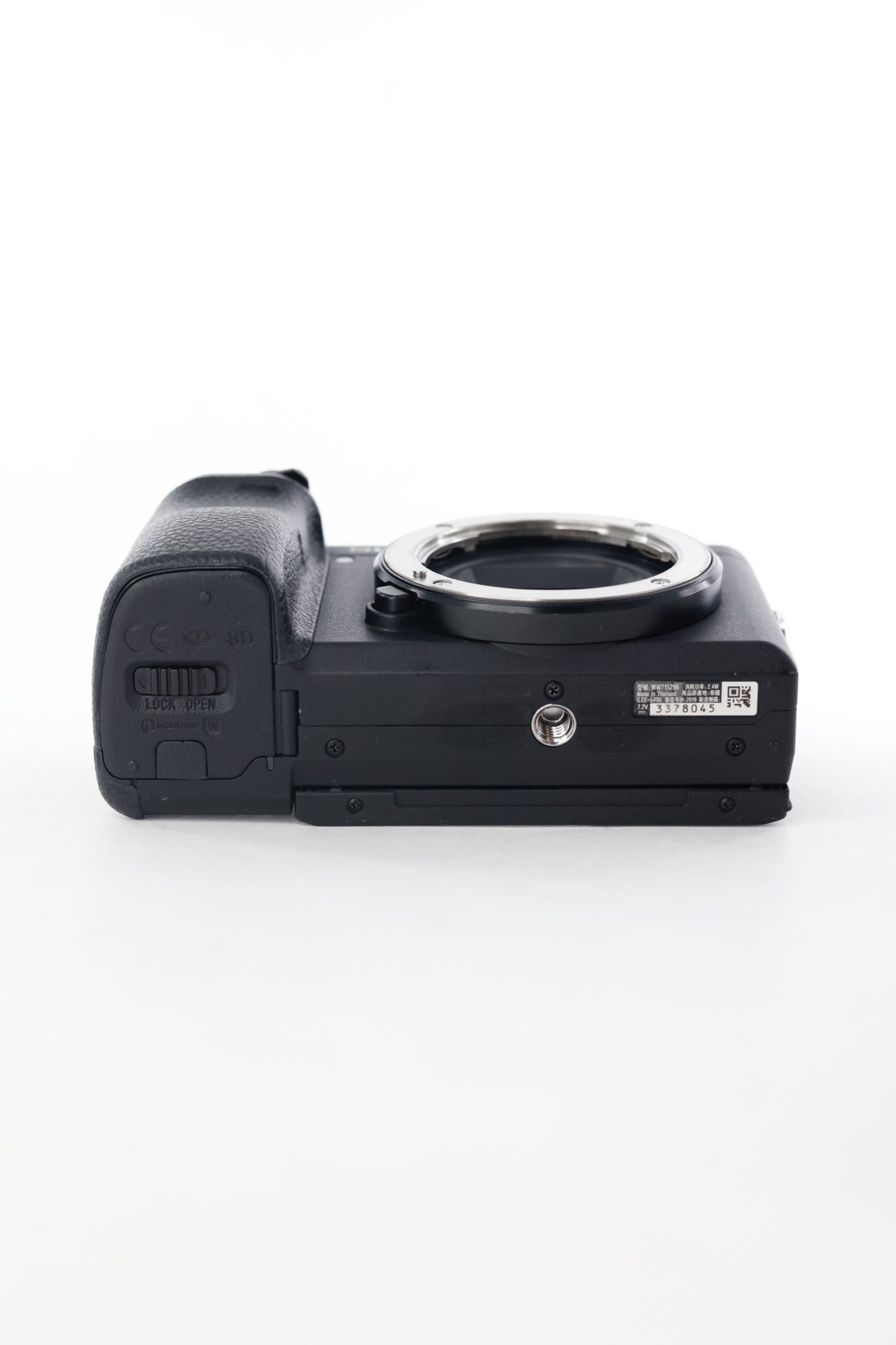 Sony A6400M/3378045, E 18-135mm F/3.5-5.6 OSS Lens + SmallRig Cage 2310, Black, Used