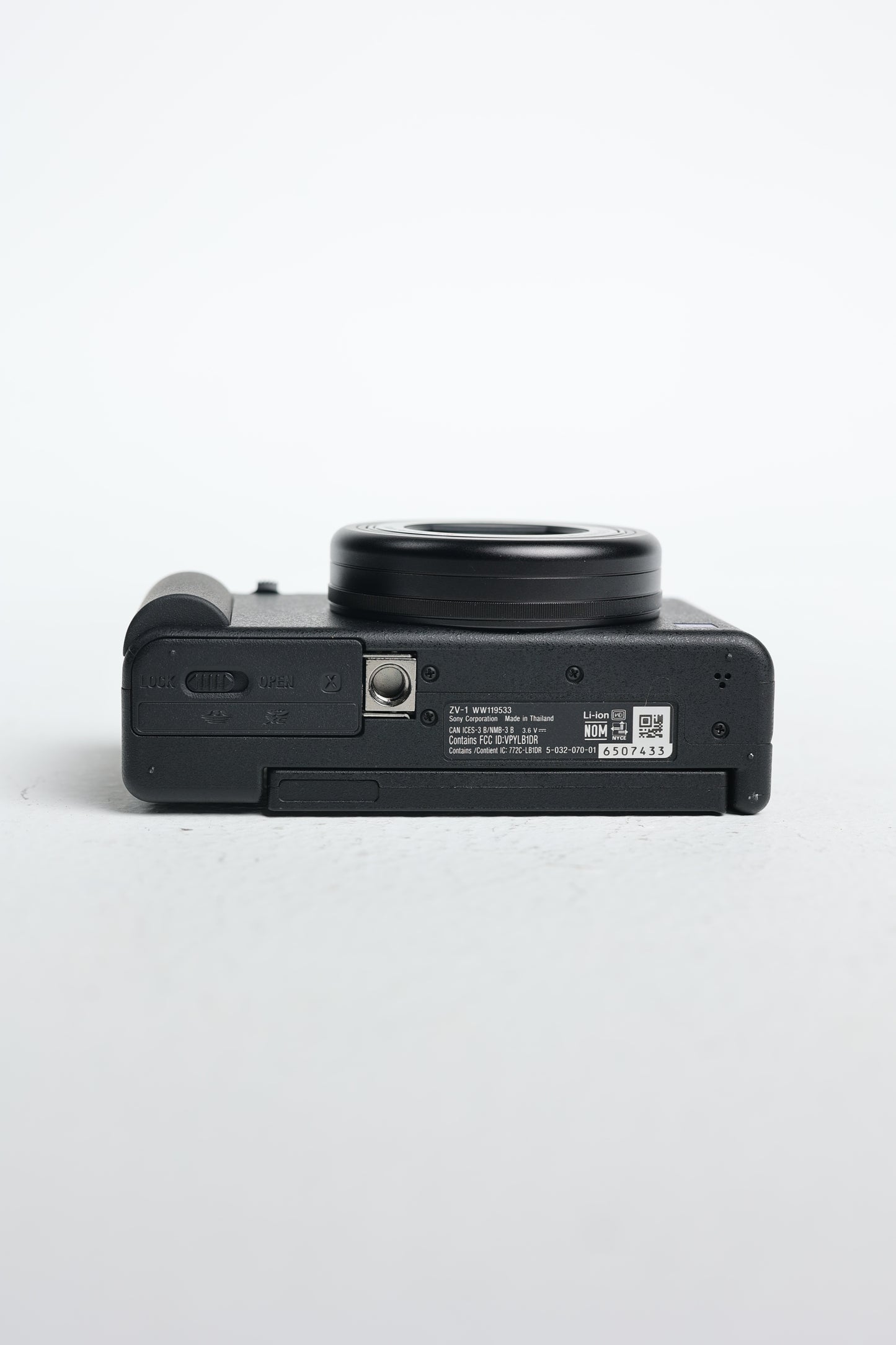 Sony ZV1/B/6507433 DCZV1 Camera + GPVPT2BT Wireless Shooting Grip, Black, Used