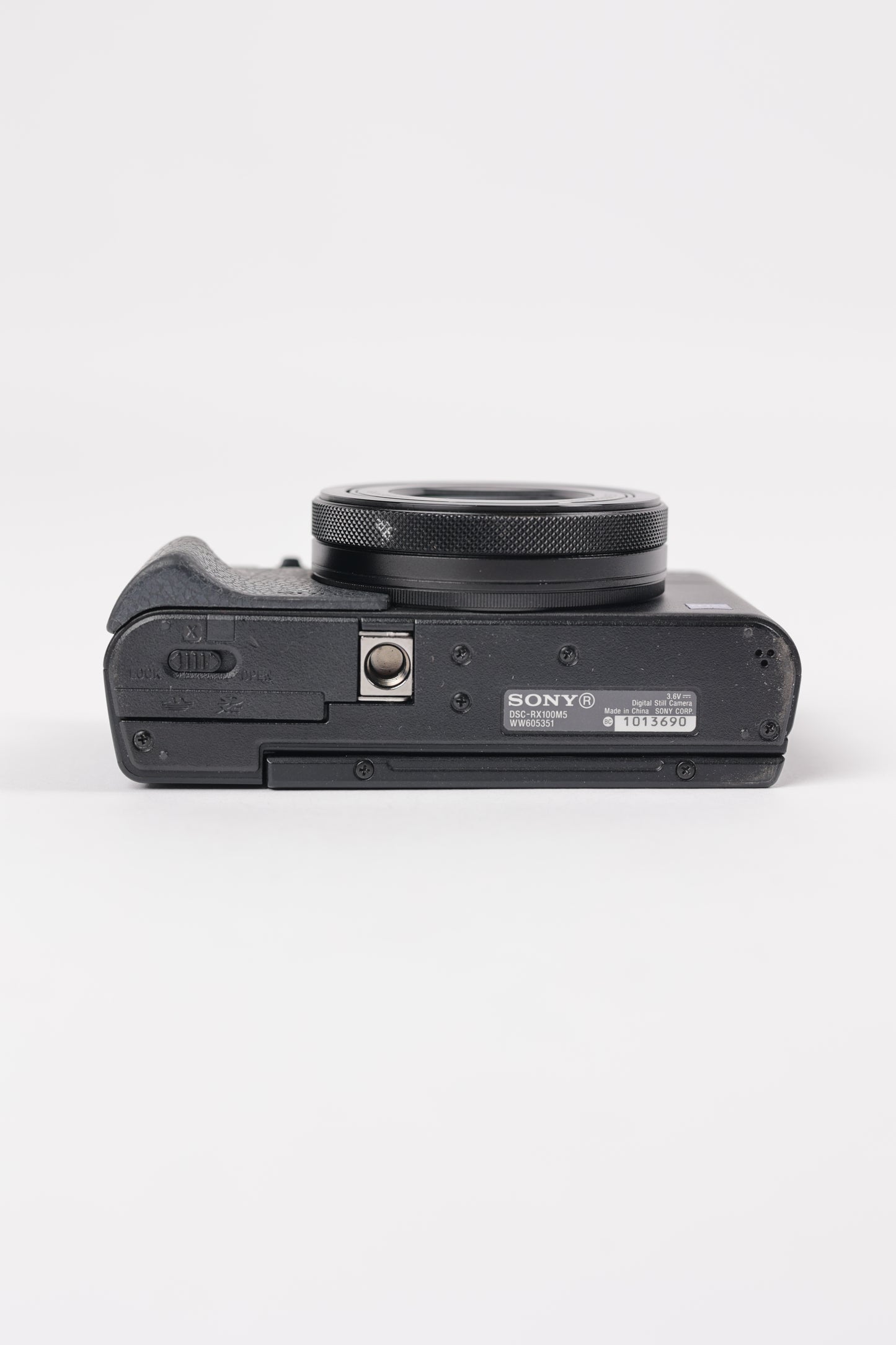 Sony DSCRX100M5/1013690 VA Digital Camera, Used