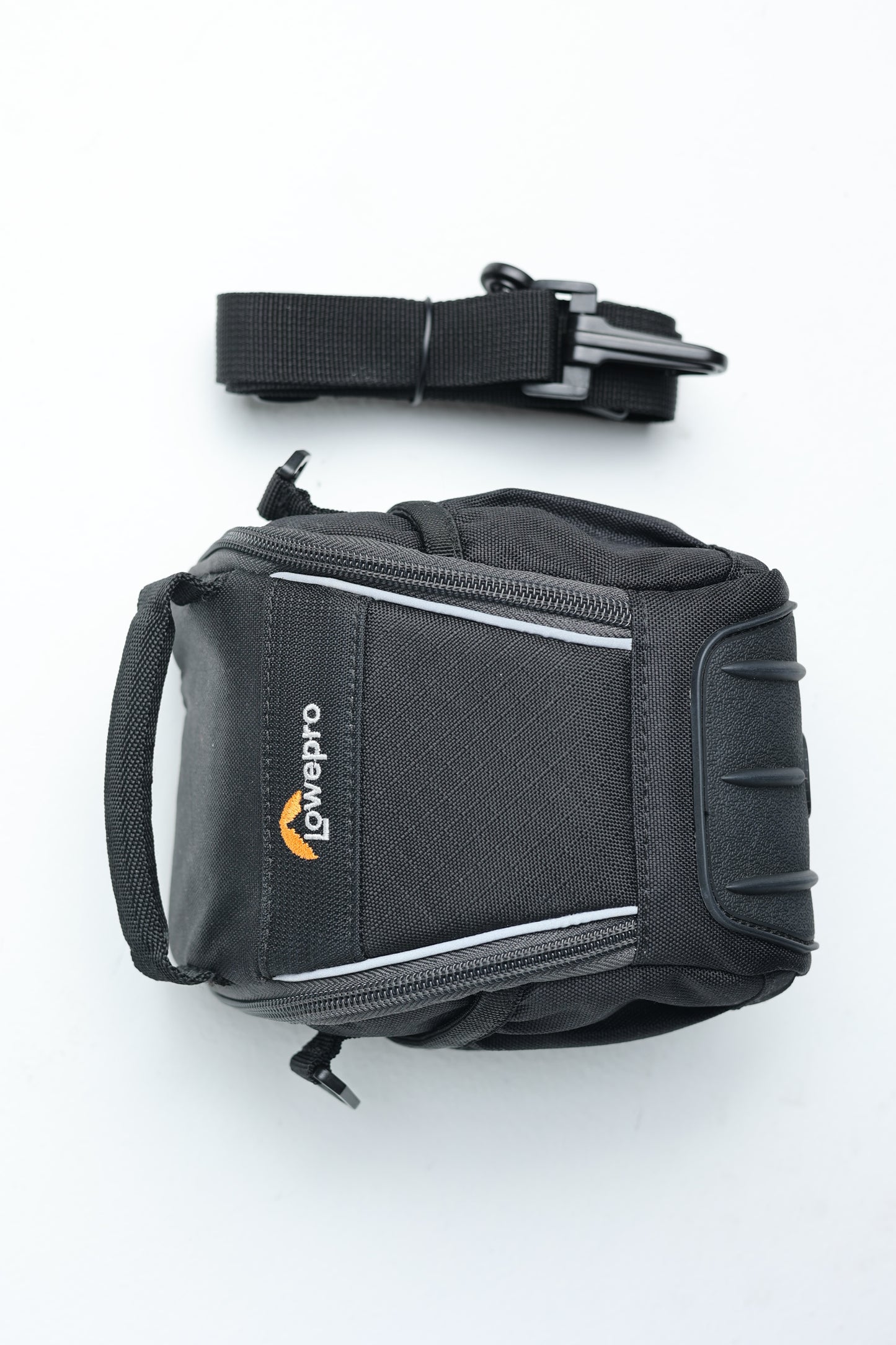 Lowepro Adventura SH 100R II Small Bag, Used