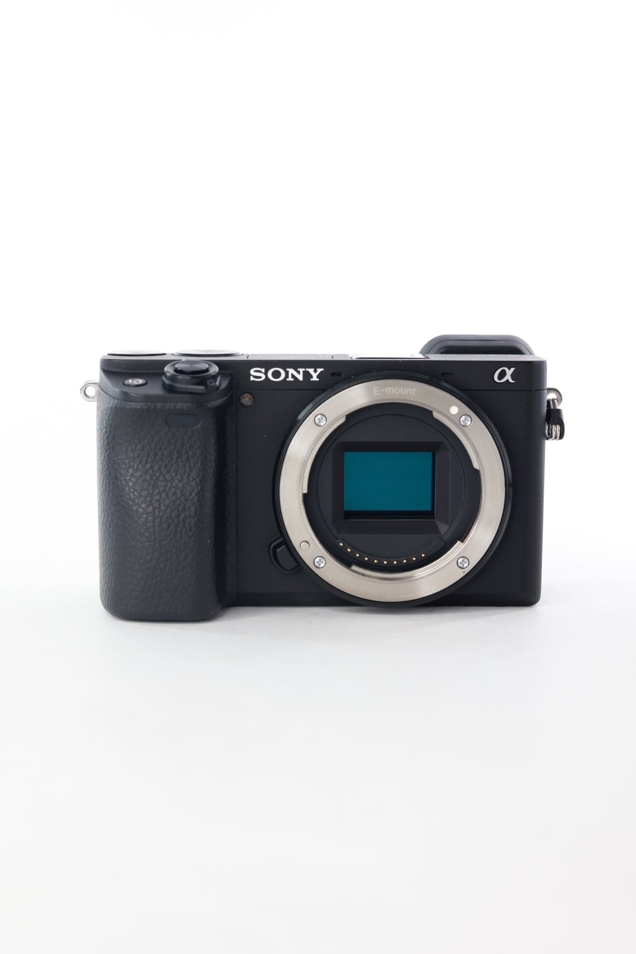 Sony A6400M/3378045, E 18-135mm F/3.5-5.6 OSS Lens + SmallRig Cage 2310, Black, Used