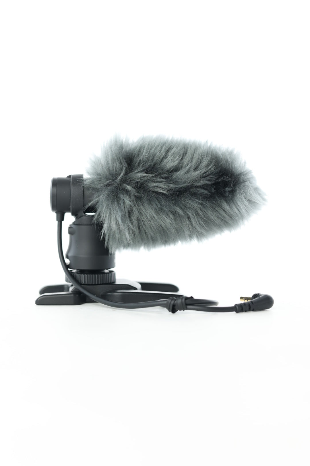 Canon EOSR10CCK/05107 EOS R10 Content Creator Kit (RF-S 18-45mm + DME100 Mic + HG100TBR Tripod), Used