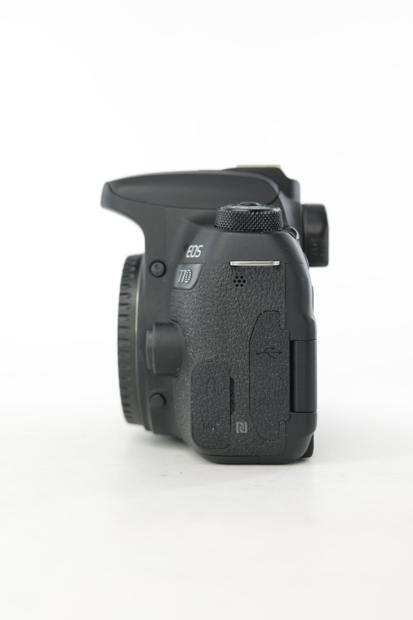 Canon EOS77D/04446 EOS 77D Body Only, Used