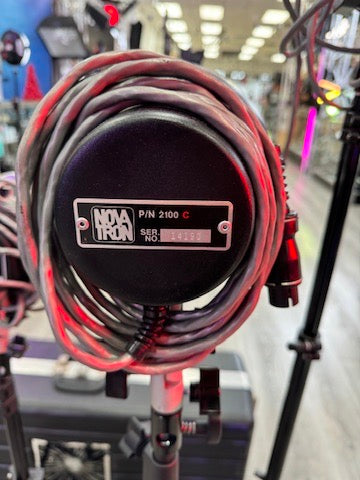 Novatron 1000 4-Light Kit (includes stud adapters) + Hard Case Bundle, Used