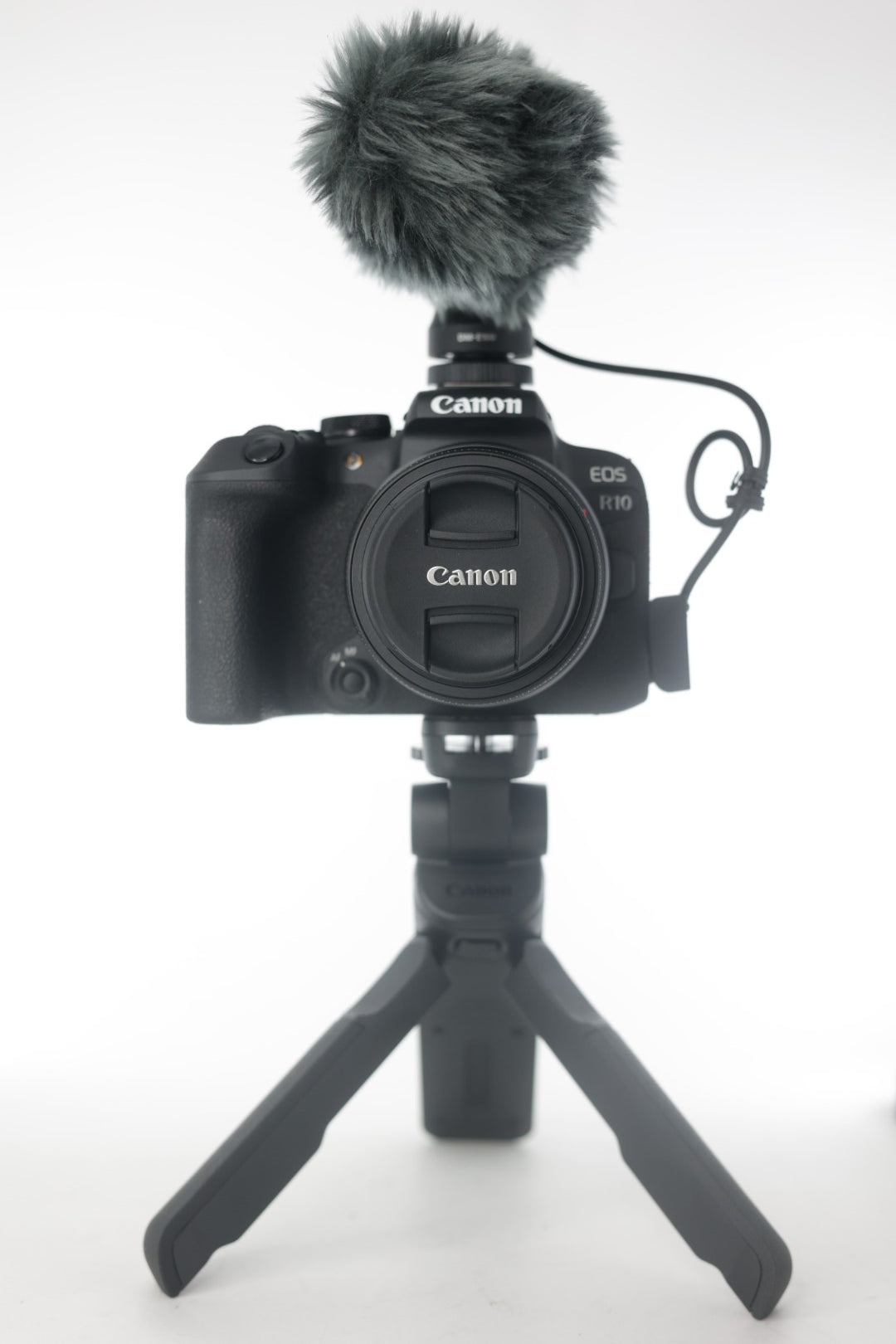 Canon EOSR10CCK/05107 EOS R10 Content Creator Kit (RF-S 18-45mm + DME100 Mic + HG100TBR Tripod), Used