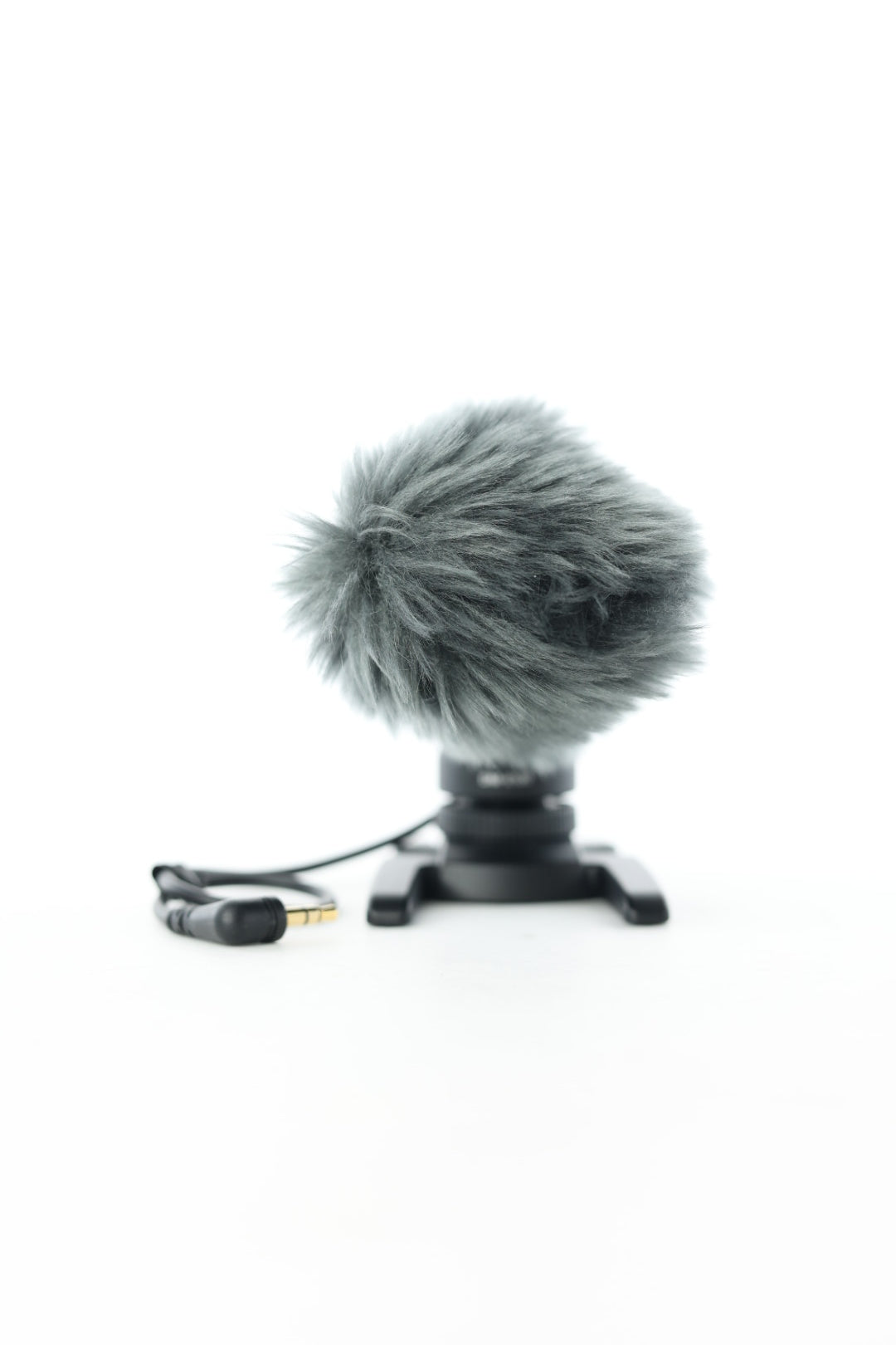 Canon EOSR10CCK/05107 EOS R10 Content Creator Kit (RF-S 18-45mm + DME100 Mic + HG100TBR Tripod), Used