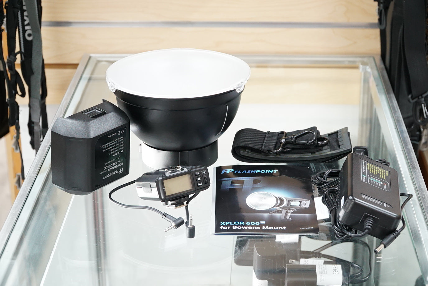 Flashpoint XPLOR 600 R2 Manual All-In-One Outdoor Flash #6D26K, Used
