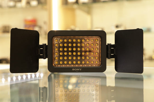 SONY HVLLE1-90146 LED Battery Video Light HVL-LE1, Used