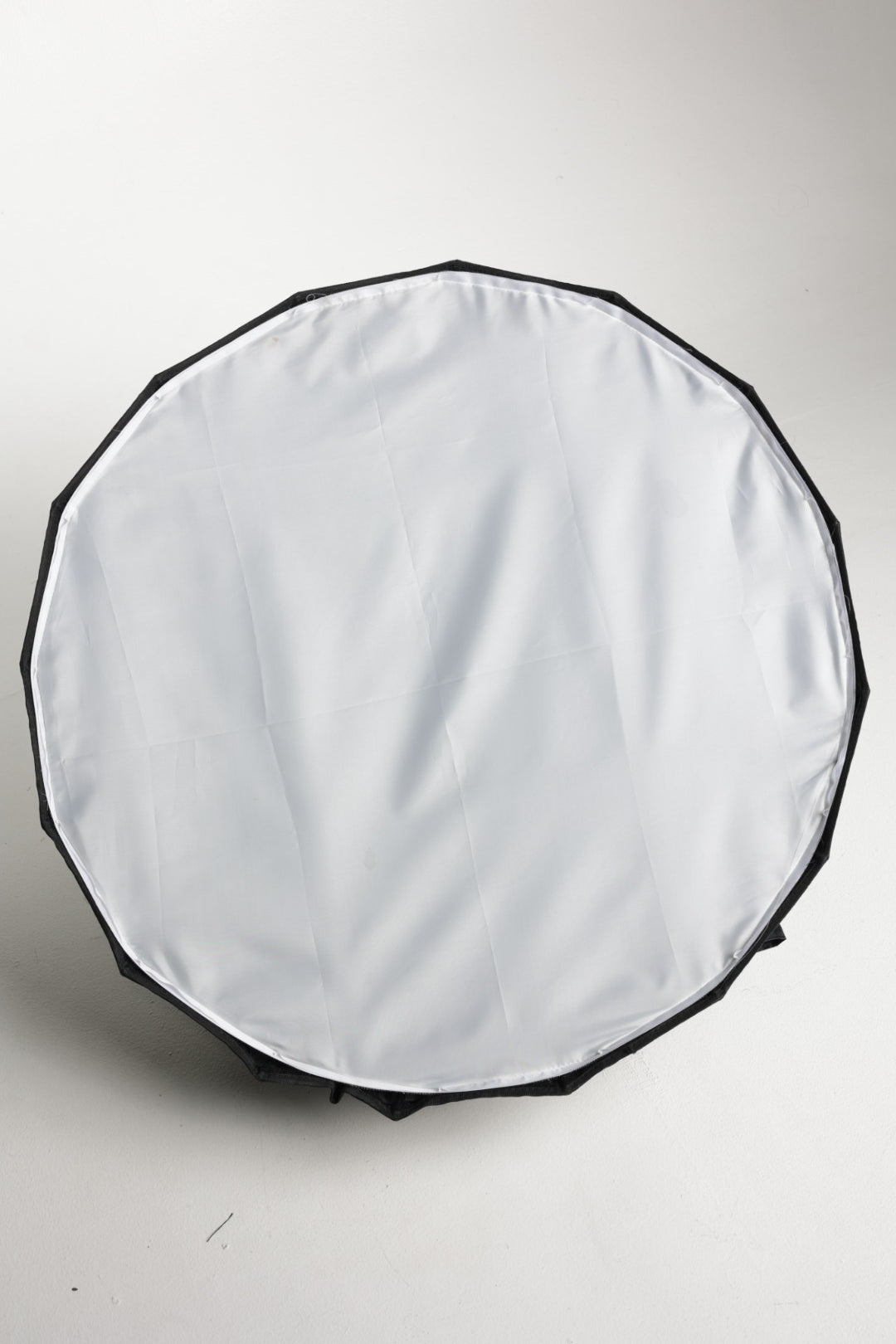 Glow GLSBEZADW85 EZ Lock Deep Parabolic Softbox 33.4", Used