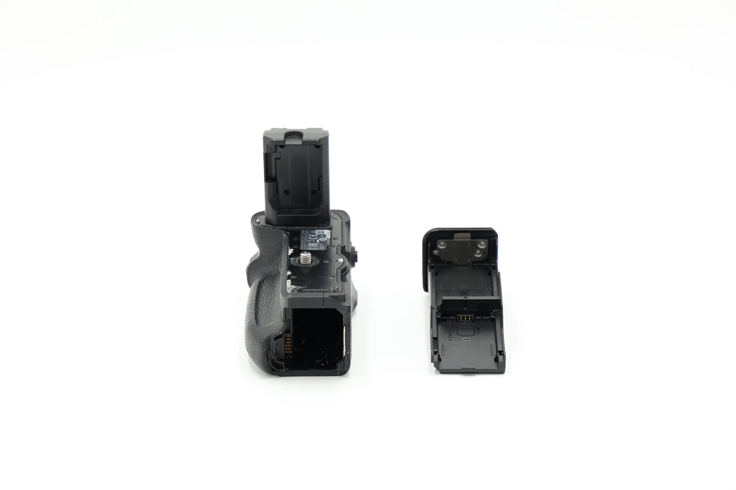 Sony VGC3EM/3345268 Vertical Grip F/ILCE9+A7R Mark III, Used (For Parts)