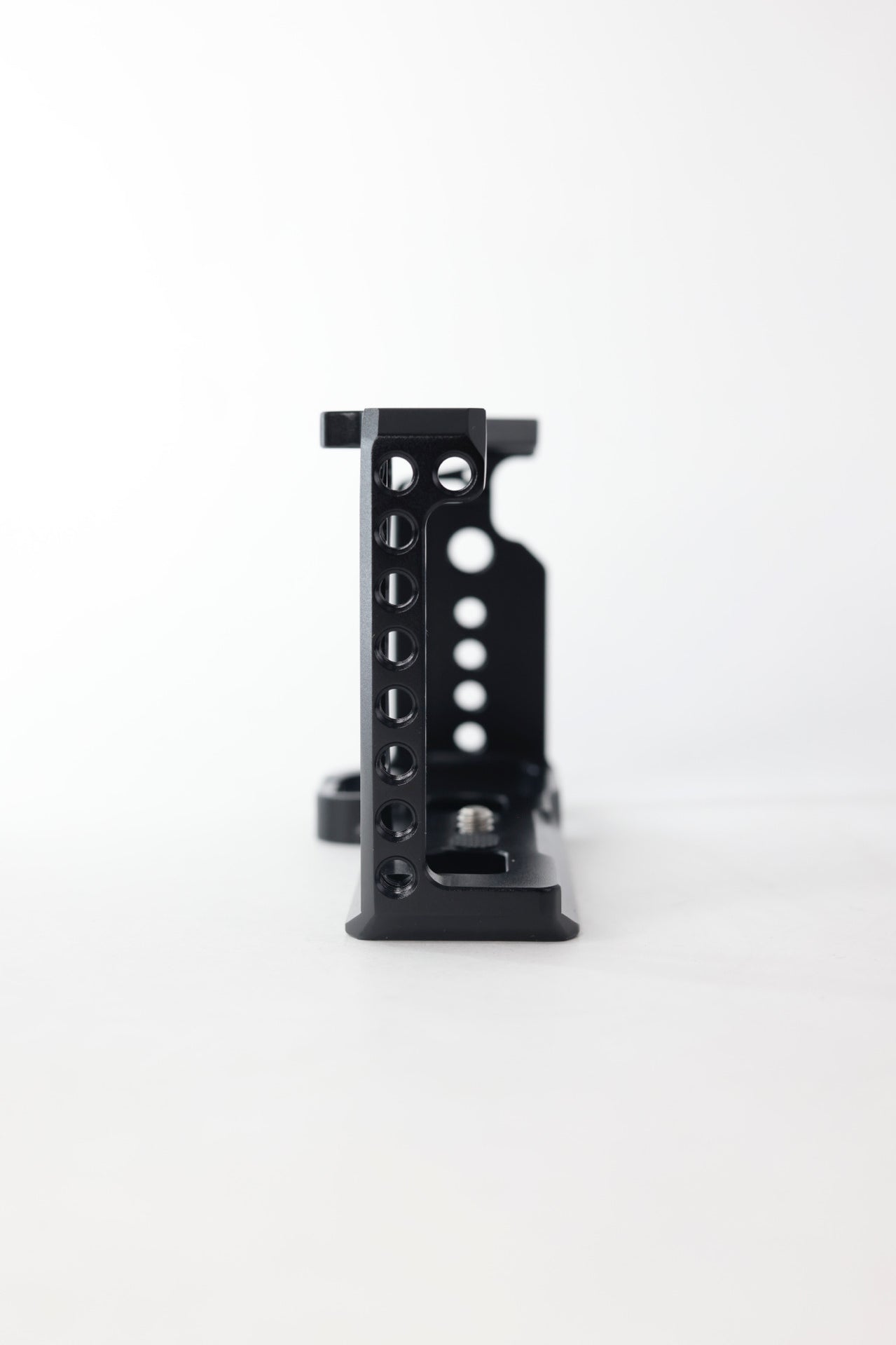 Sony A6400M/3378045, E 18-135mm F/3.5-5.6 OSS Lens + SmallRig Cage 2310, Black, Used
