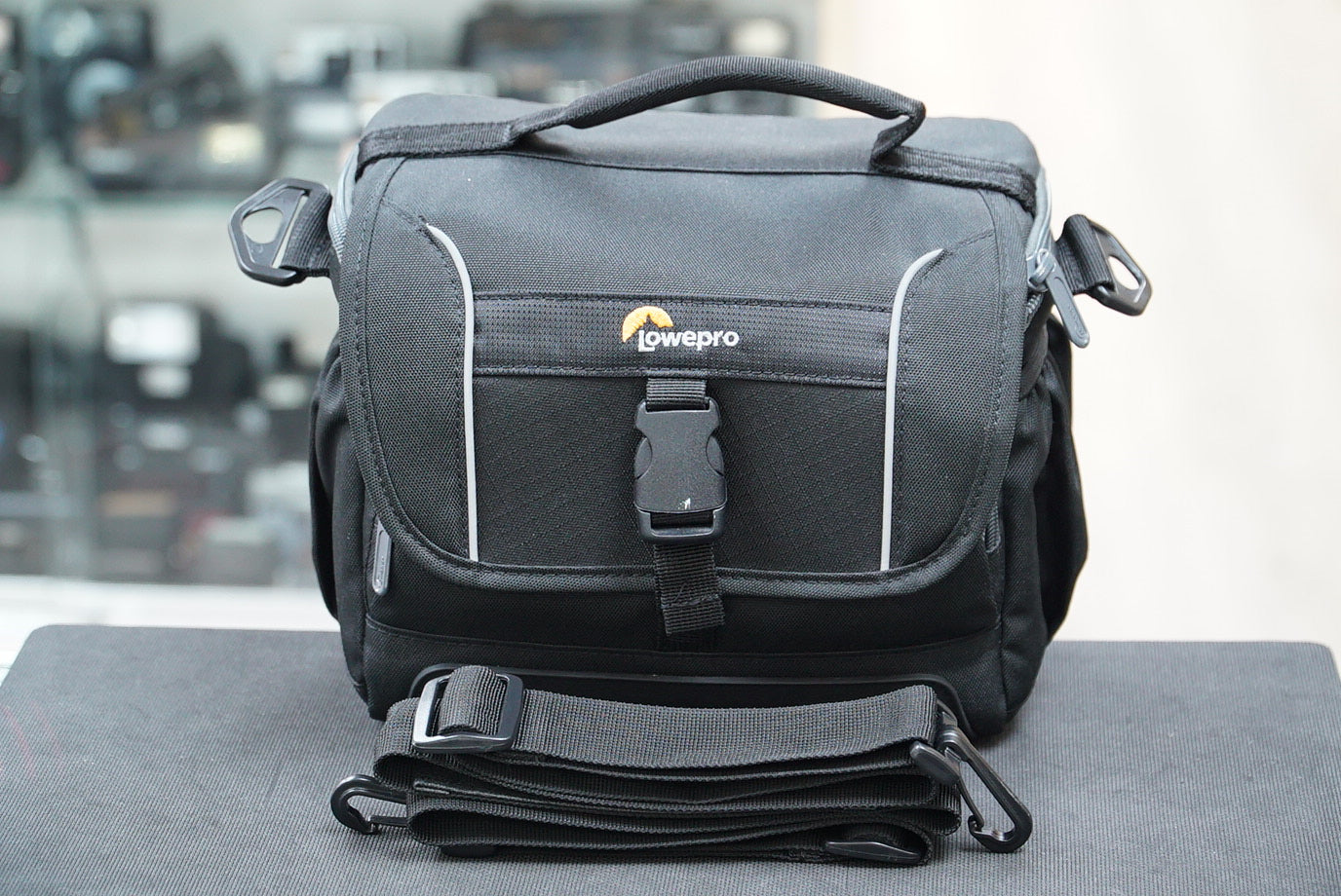 Lowepro Adventura SH 160R II Shoulder Bag, Used