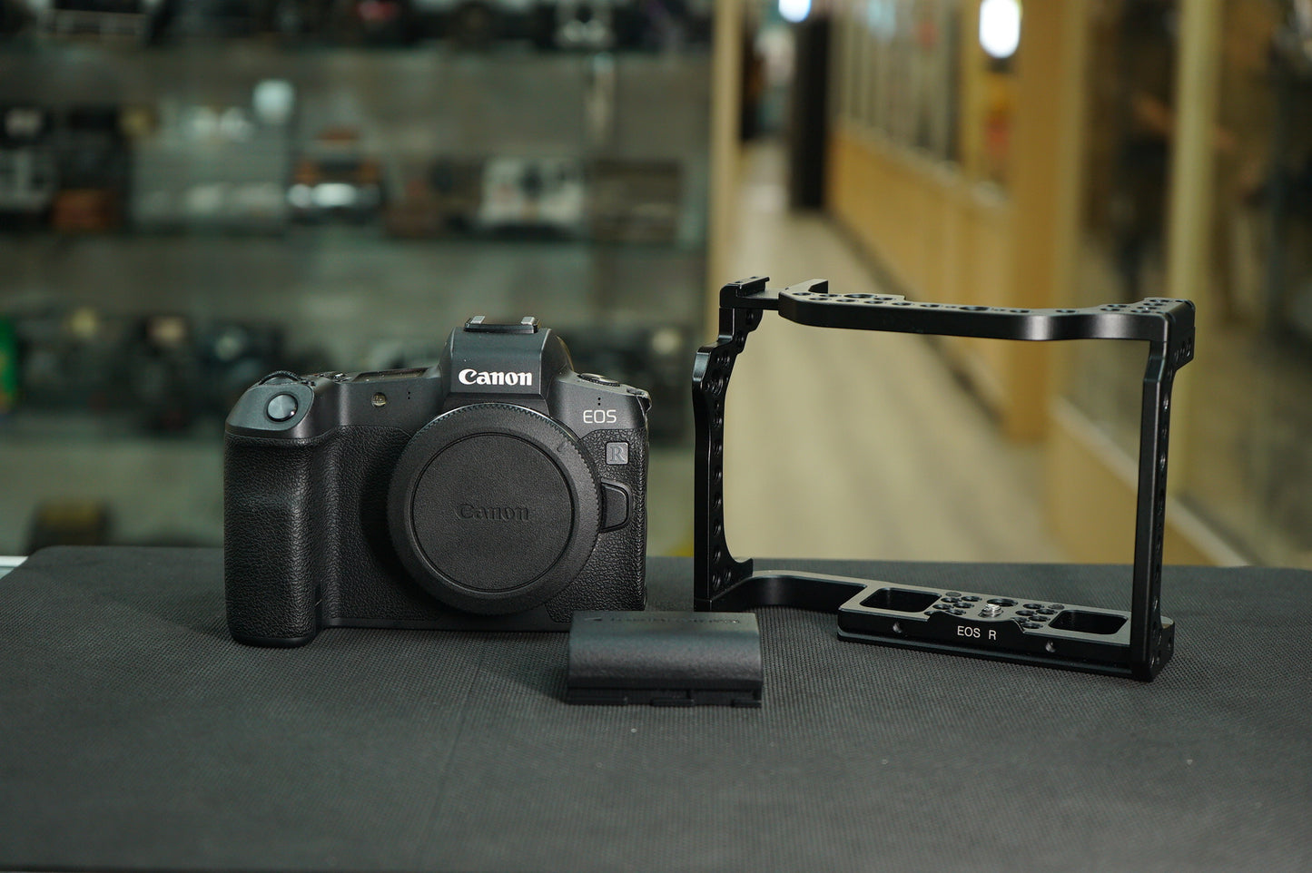 Canon EOSRBODY/03033 EOS R, Body Only, Used