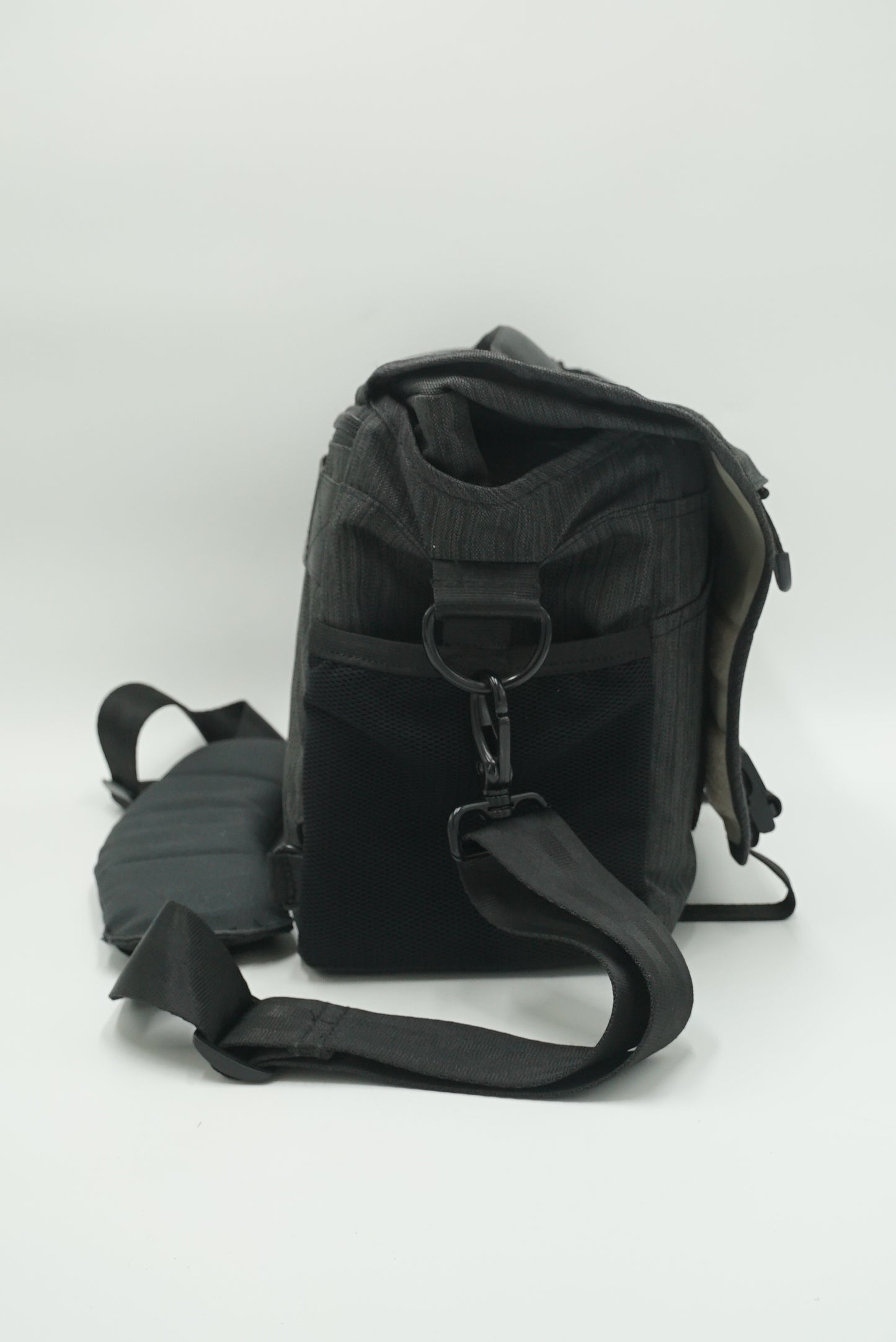Tenba DNA11 Messenger Bag (Gray), Used