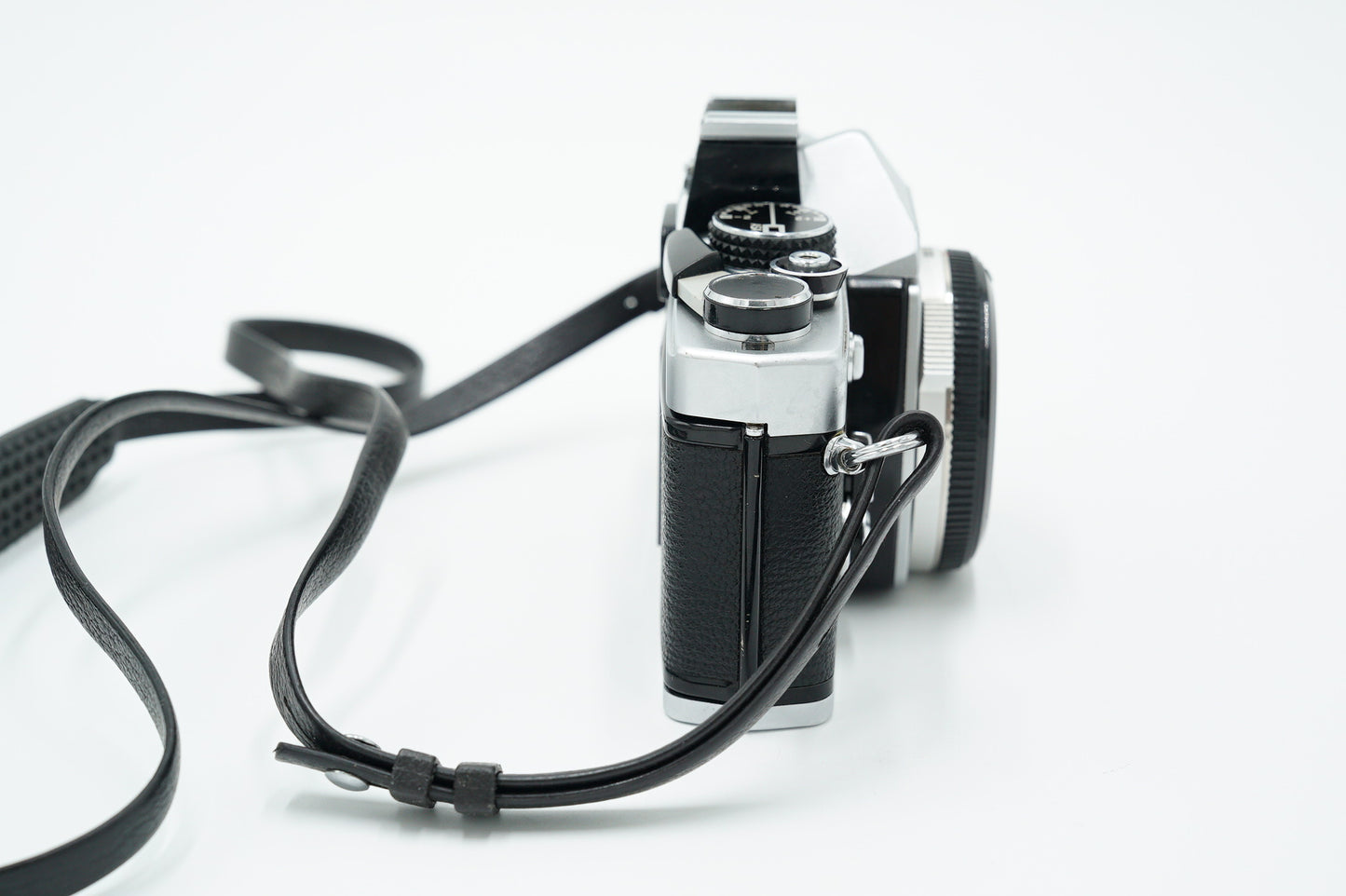 Olympus OM2N/95712 OM-2n Film Camera + Zuiko 50mm f/1.8 Lens + Vivitar 28mm f/2.8 + Shutter Release Cable, Used