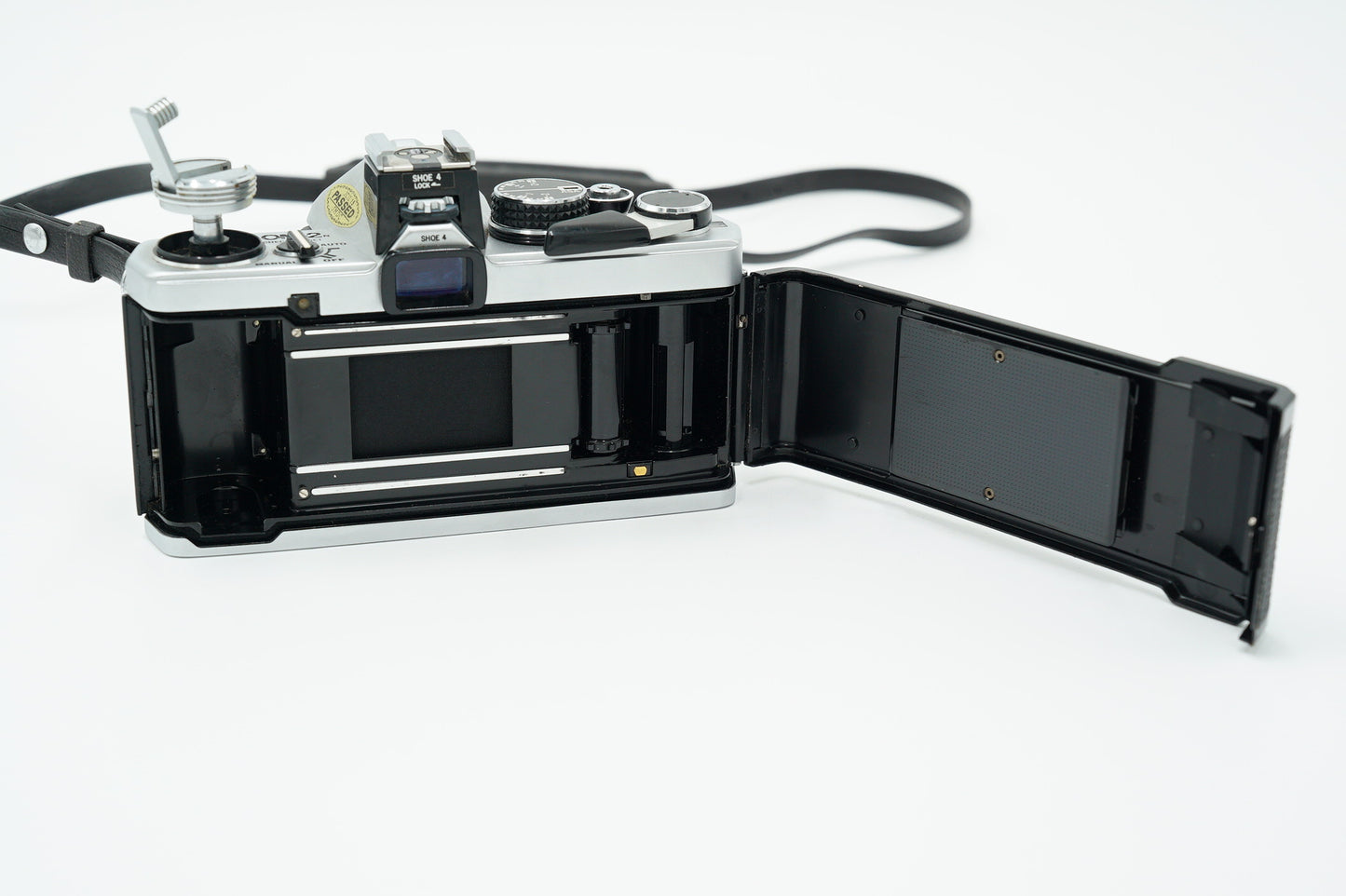Olympus OM2N/95712 OM-2n Film Camera + Zuiko 50mm f/1.8 Lens + Vivitar 28mm f/2.8 + Shutter Release Cable, Used