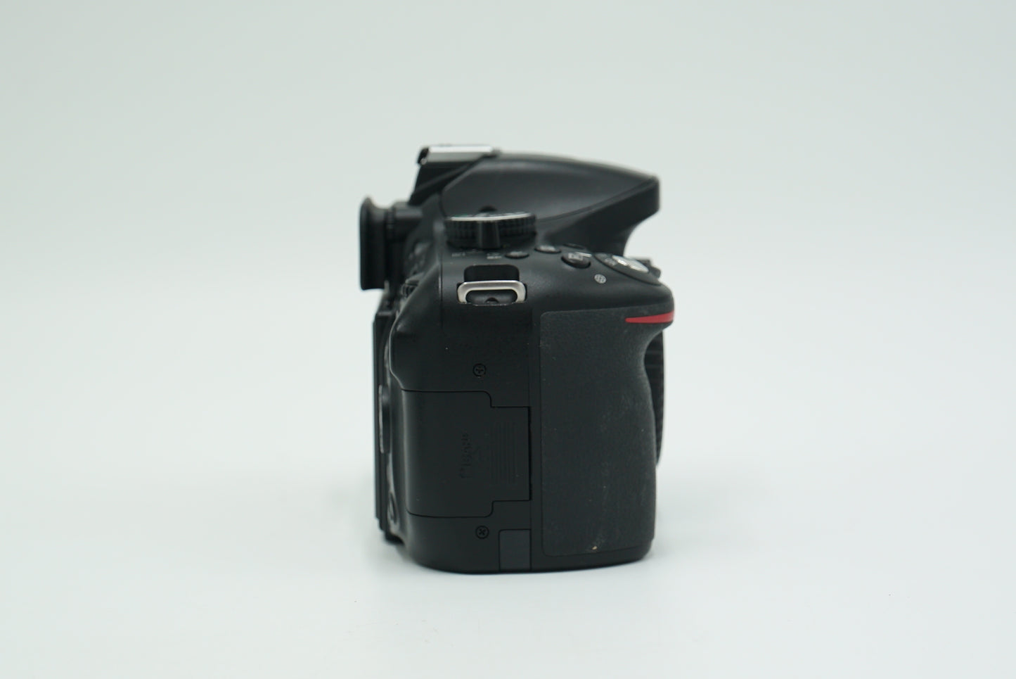 Nikon D5200/1855/24050 D5200 + AF-S 18-55mm f/3.5-5.6G II VR + Battery Grip + Remote Trigger, Used