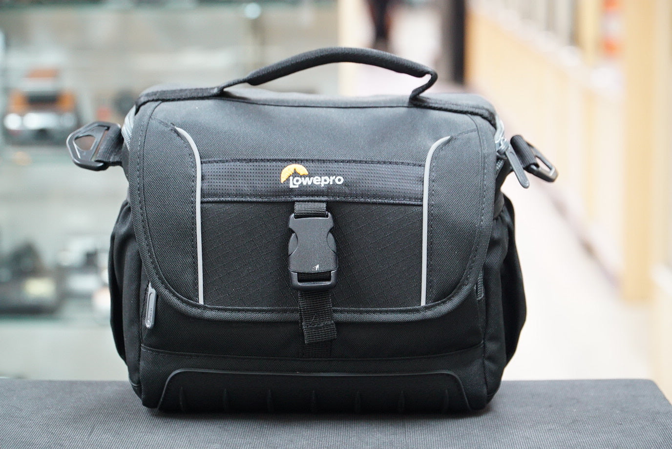 Lowepro Adventura SH 160R II Shoulder Bag, Used
