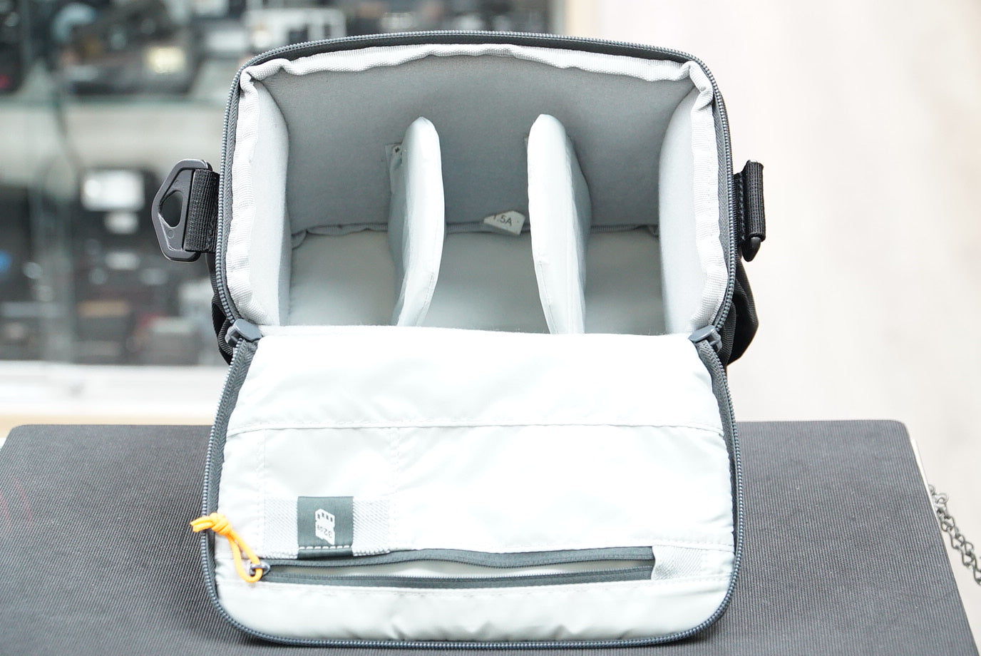 Lowepro Adventura SH 160R II Shoulder Bag, Used
