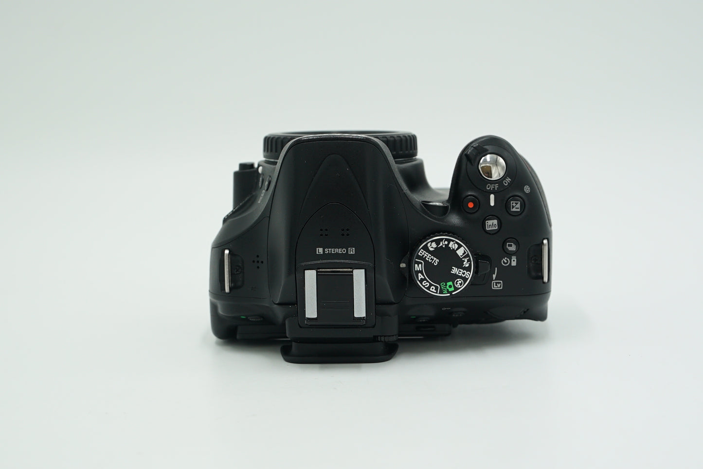 Nikon D5200/1855/24050 D5200 + AF-S 18-55mm f/3.5-5.6G II VR + Battery Grip + Remote Trigger, Used