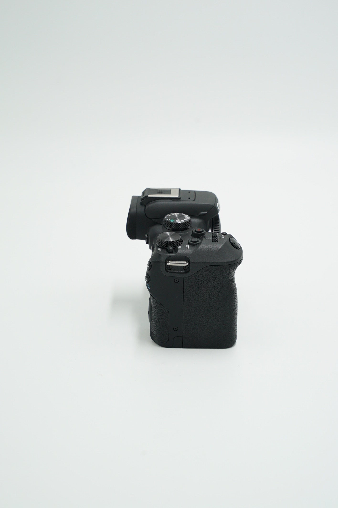 Canon EOSR10/18150/02089 EOS R10, RF-S 18-150mm f/3.5-6.3 IS STM Lens Kit, Used