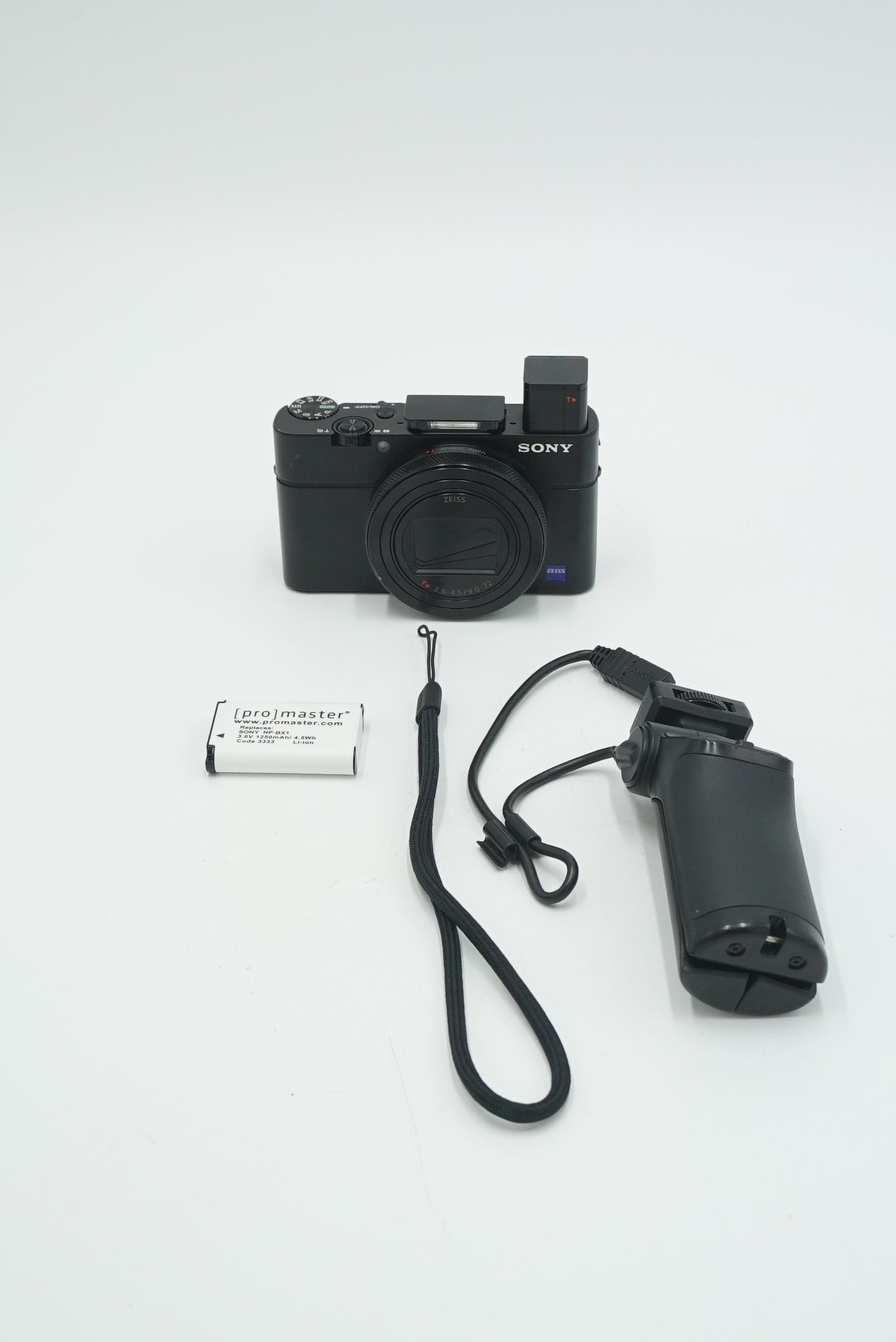Sony DSCRX100M7/6513079, 24-200mm Zeiss Vario-Sonnar f/2.8-4.5 + VCT-SGR1, Used