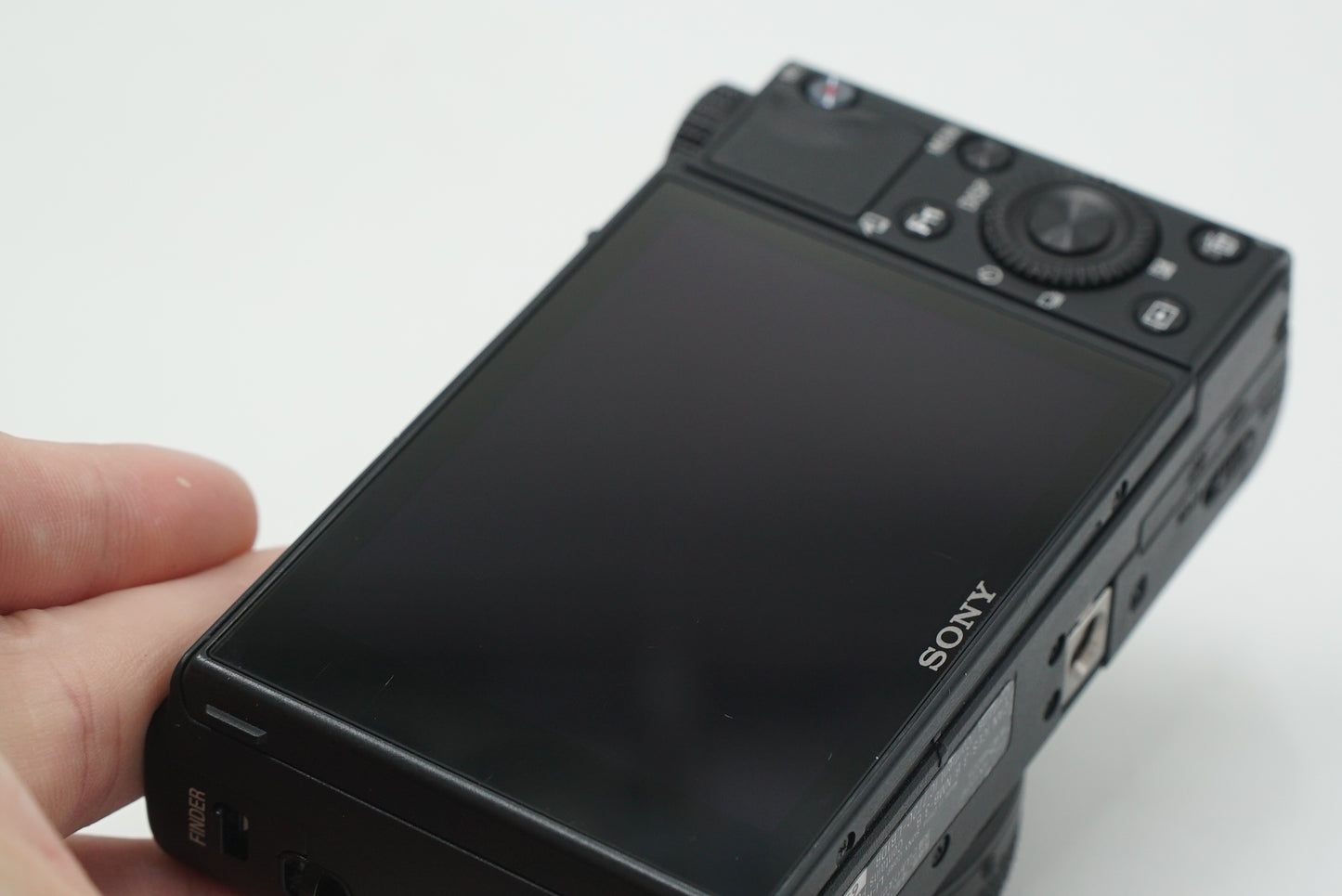 Sony DSCRX100M7/6513079, 24-200mm Zeiss Vario-Sonnar f/2.8-4.5 + VCT-SGR1, Used