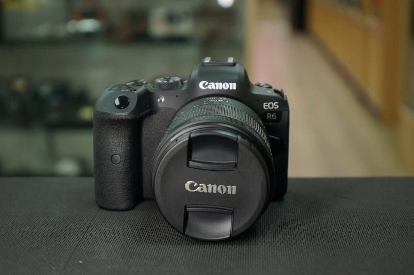 Canon EOSR6/24105STM/01417 EOS R6, RF 24-105mm f/4-7.1 IS STM, Used