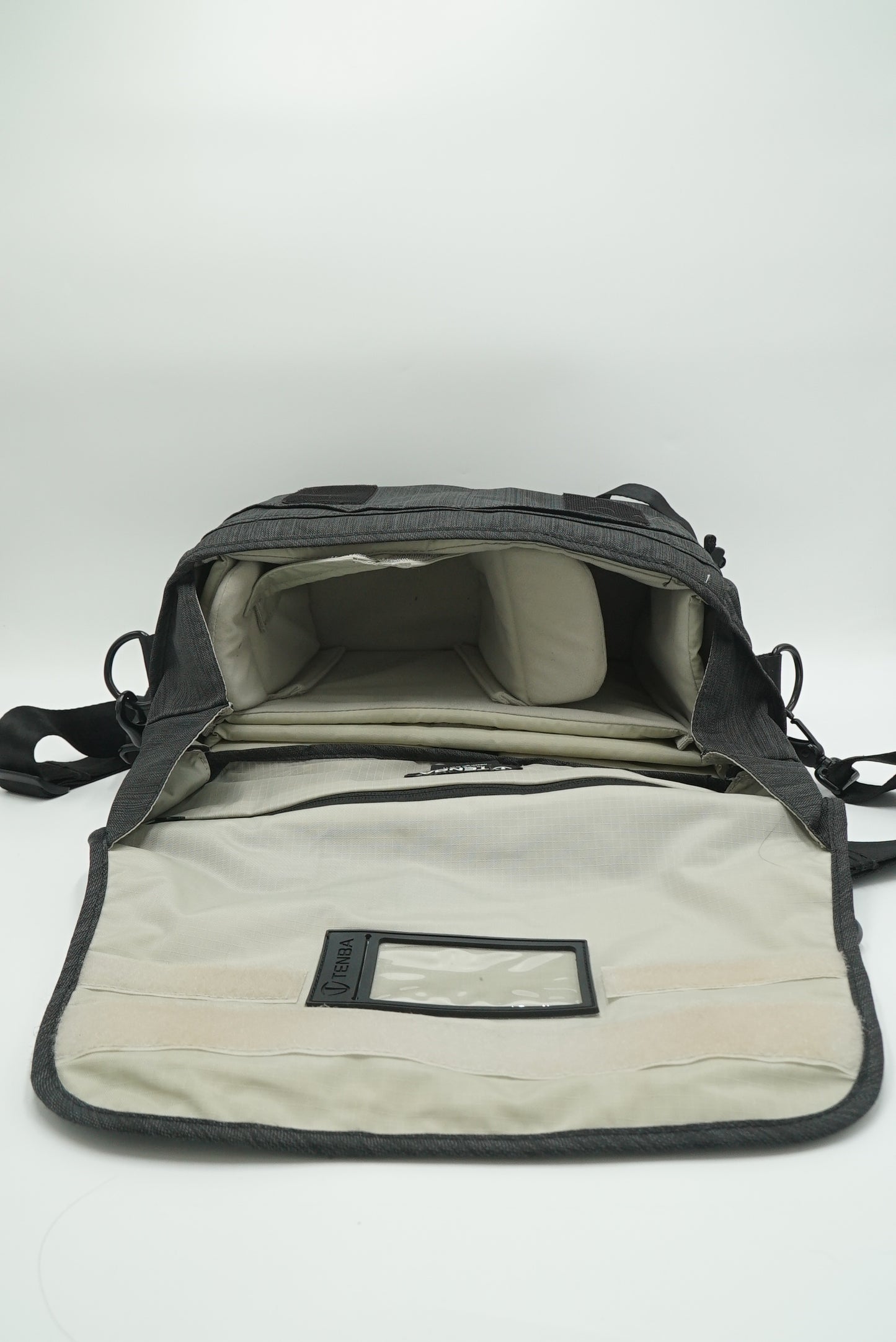 Tenba DNA11 Messenger Bag (Gray), Used