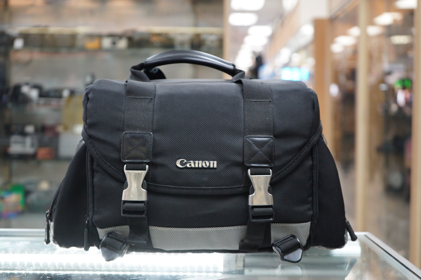 Canon Large Shoulder Gadget Bag, Used