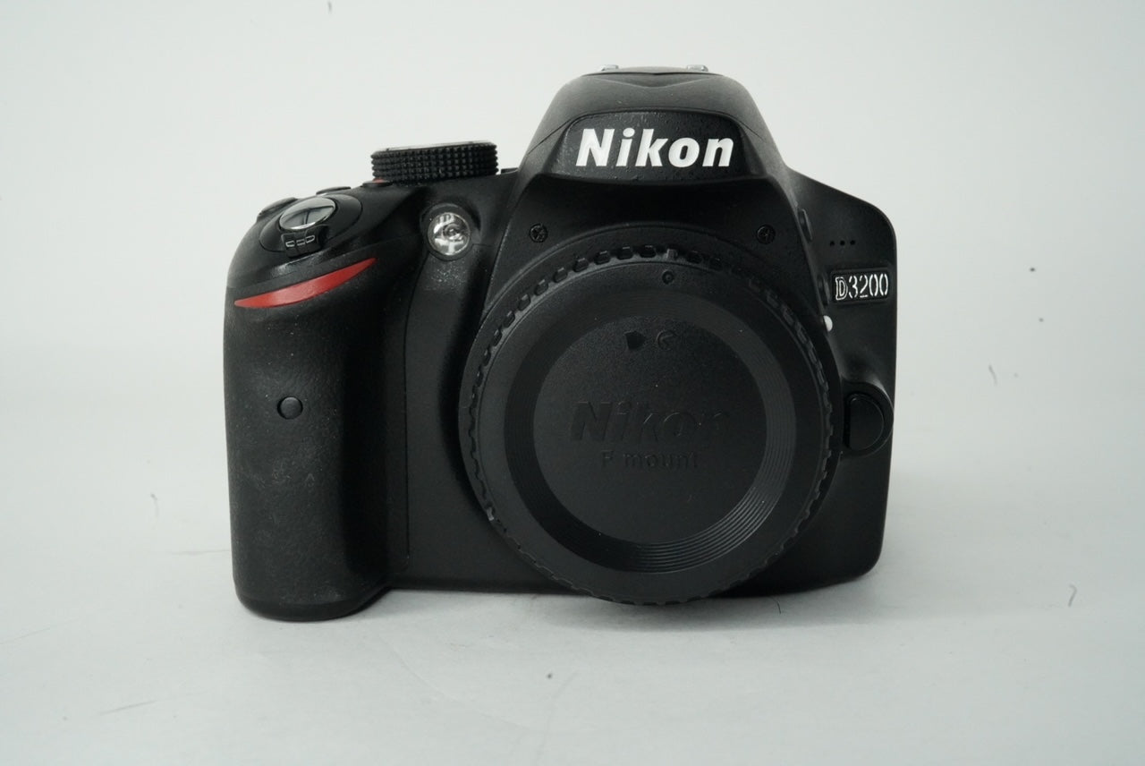 Nikon D3200/79585 Body Only, Used