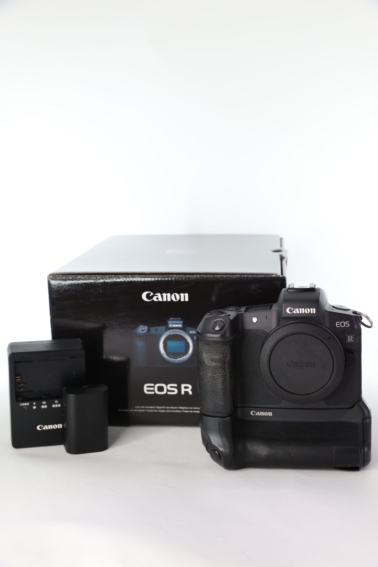 Canon EOSRBODY/02827 EOS R, Body Only + Battery Grip, Used