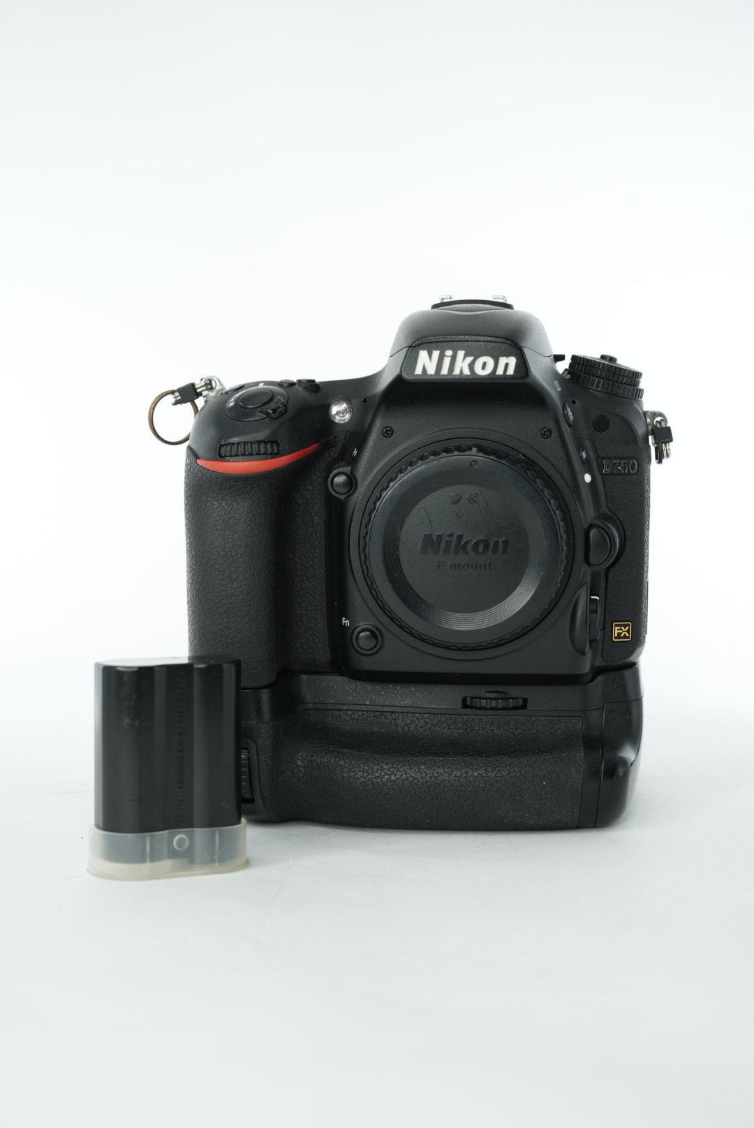 Nikon D750/BODY/35661 D750, Body Only + MBD16 Battery Grip, Used