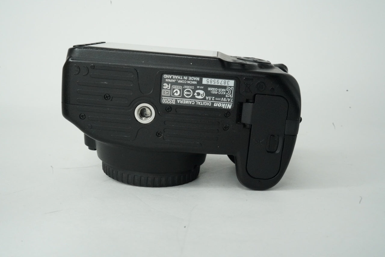 Nikon D3200/79585 Body Only, Used