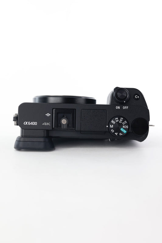Sony A6400M/3378045, E 18-135mm F/3.5-5.6 OSS Lens + SmallRig Cage 2310, Black, Used