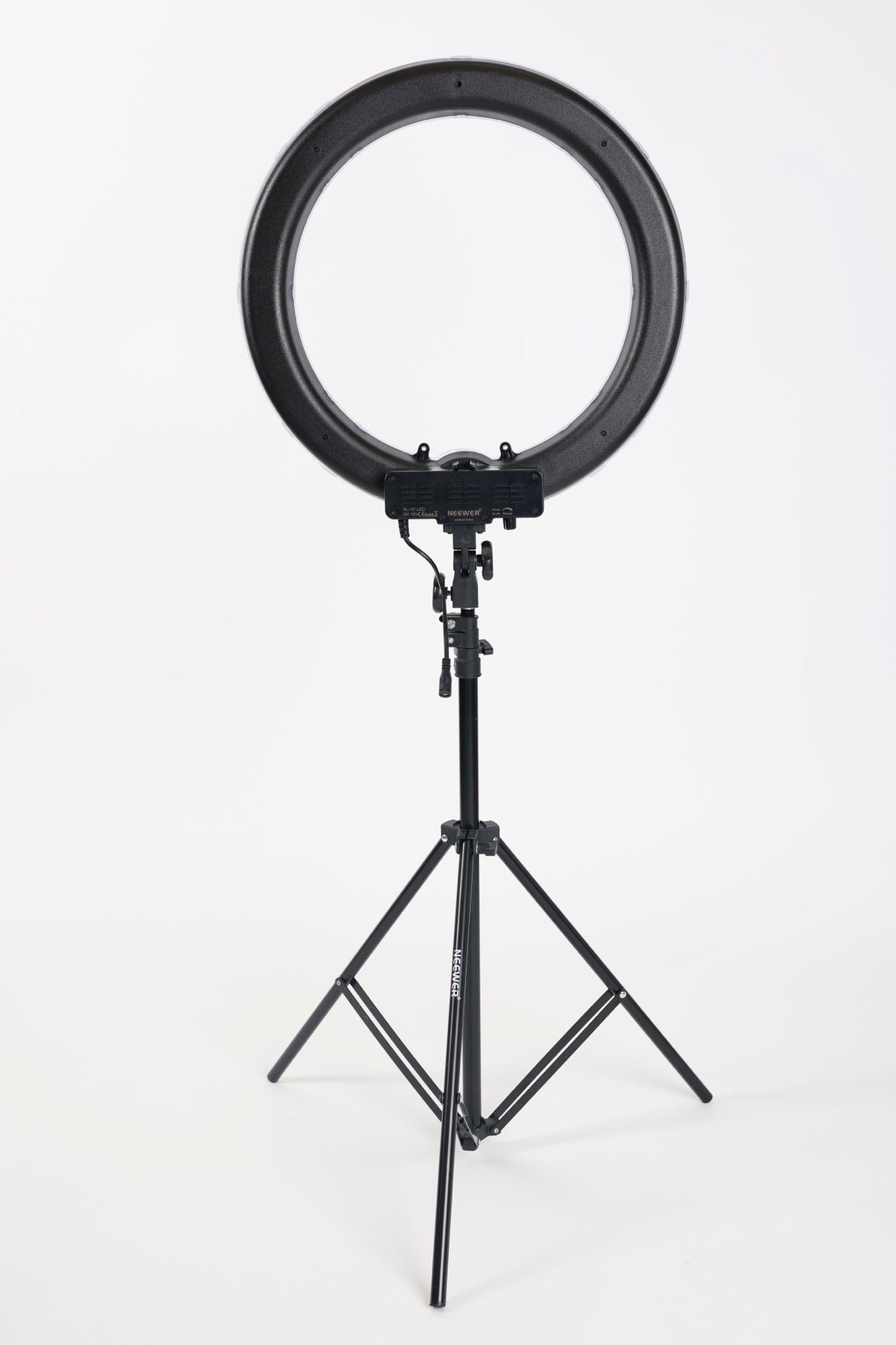 Neewer RL18 Ring Light 18", Used