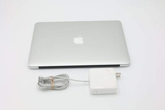 Apple Macbook Air 13 Inch 1.3 GHz i5 4GB (Mid 2013), Used