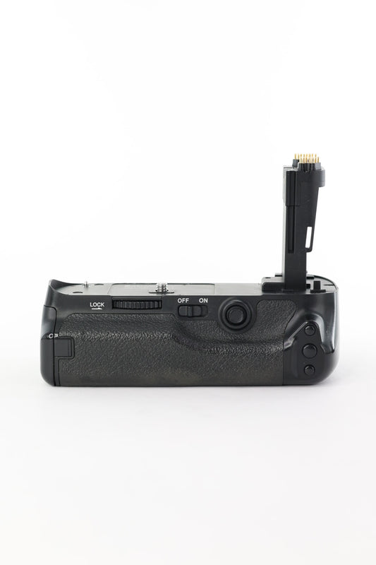 Canon EOS5DMIIIBODY/05633 EOS 5D Mark III, Body Only + Vello Battery Grip BGC9, Used