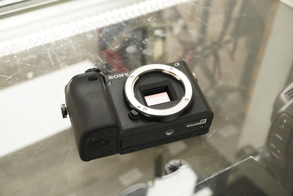 Sony a6400 Mirrorless Camera #3595477, Used