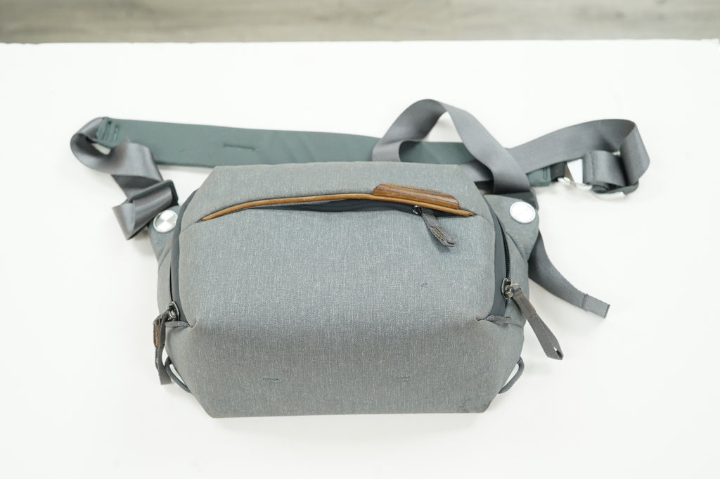 Peak Design Everyday Sling (Ash, 3L), Used