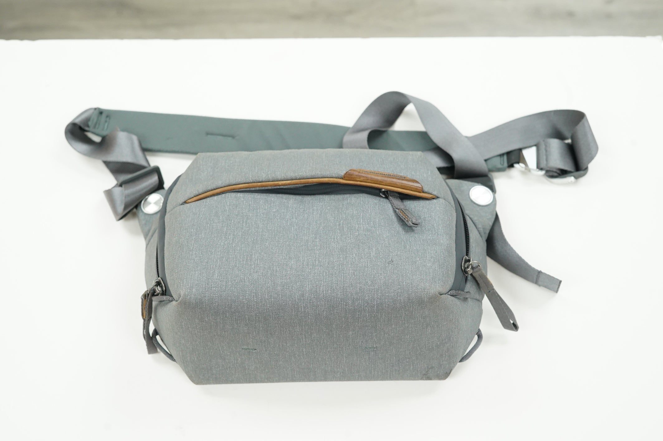 Peak Design Everyday Sling (Ash, 3L), Used