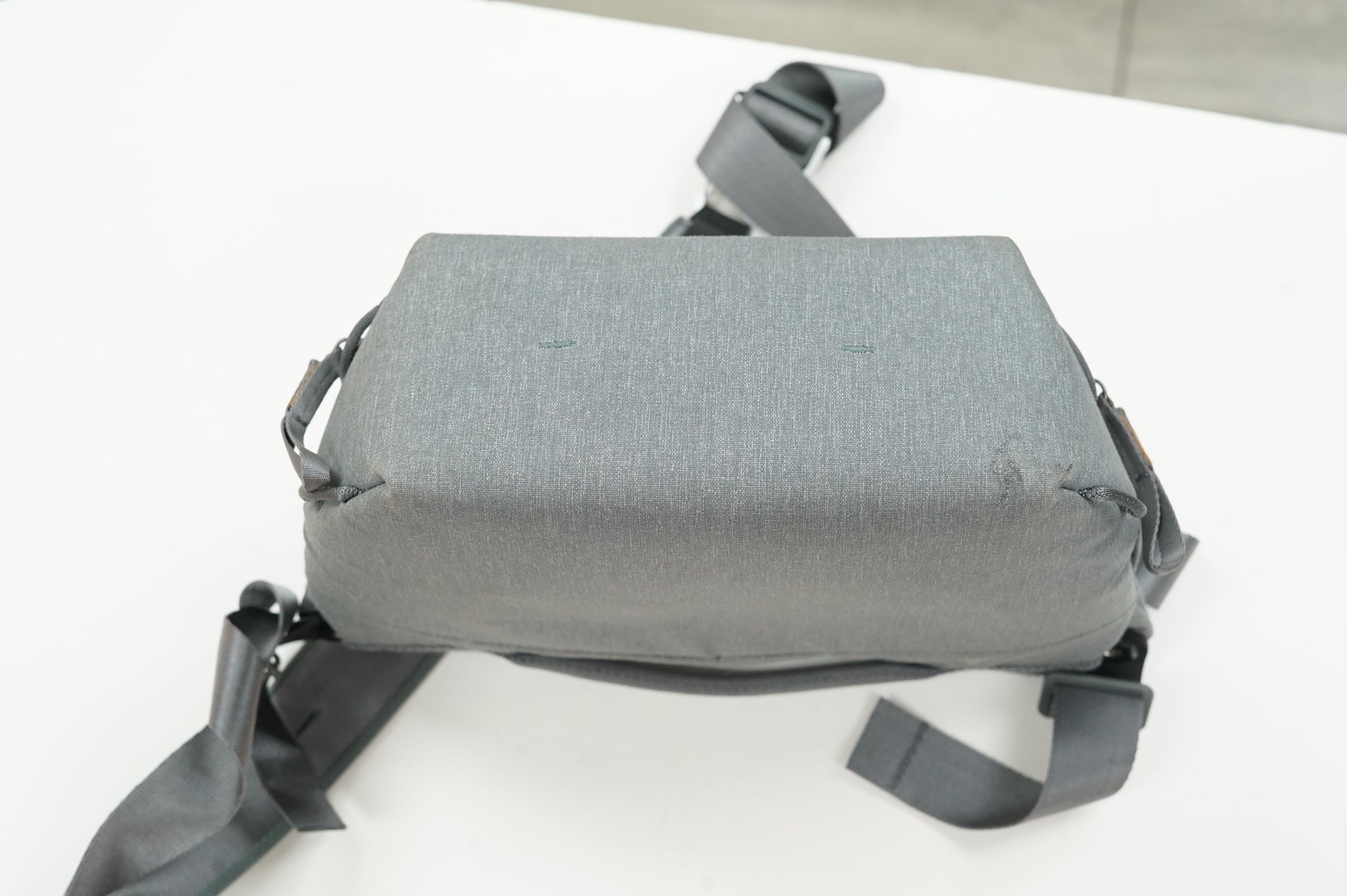 Peak Design Everyday Sling (Ash, 3L), Used