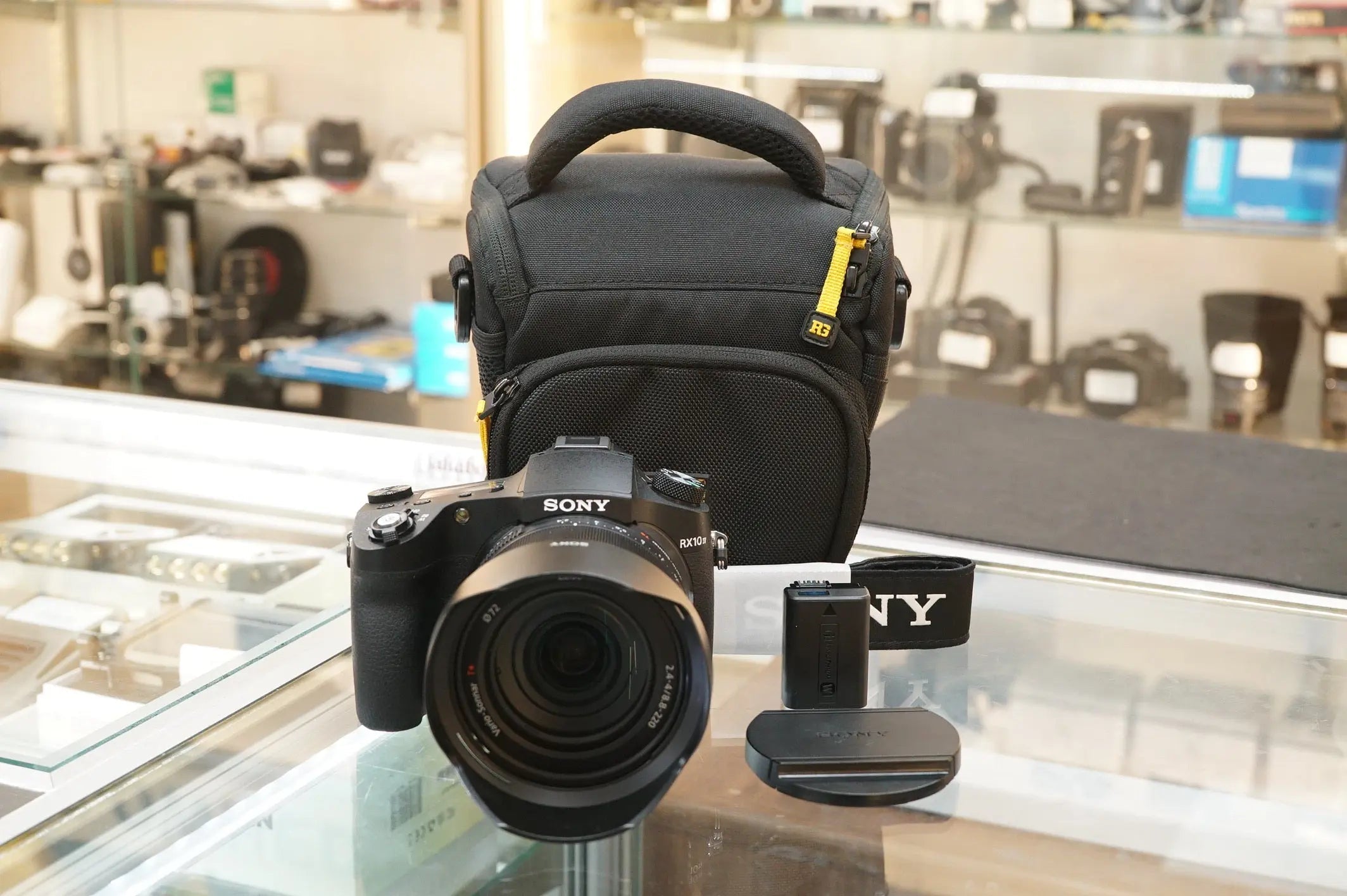 SONY RX10IV-1020696 RX10IV Bridge Camera, Used - AVC photo video store