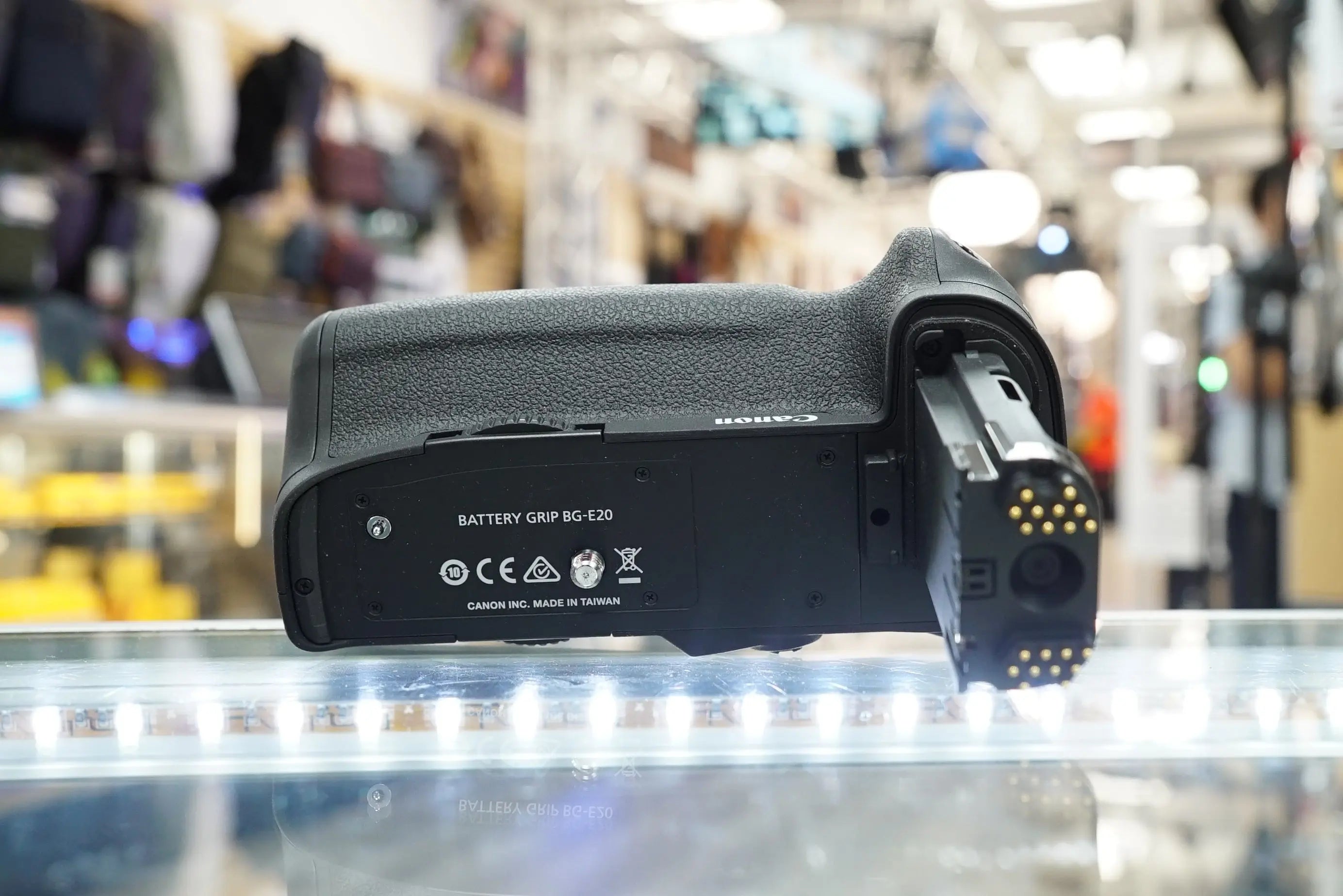 Canon BG-E20 Battery Grip for 5D Mark IV #04208, Used