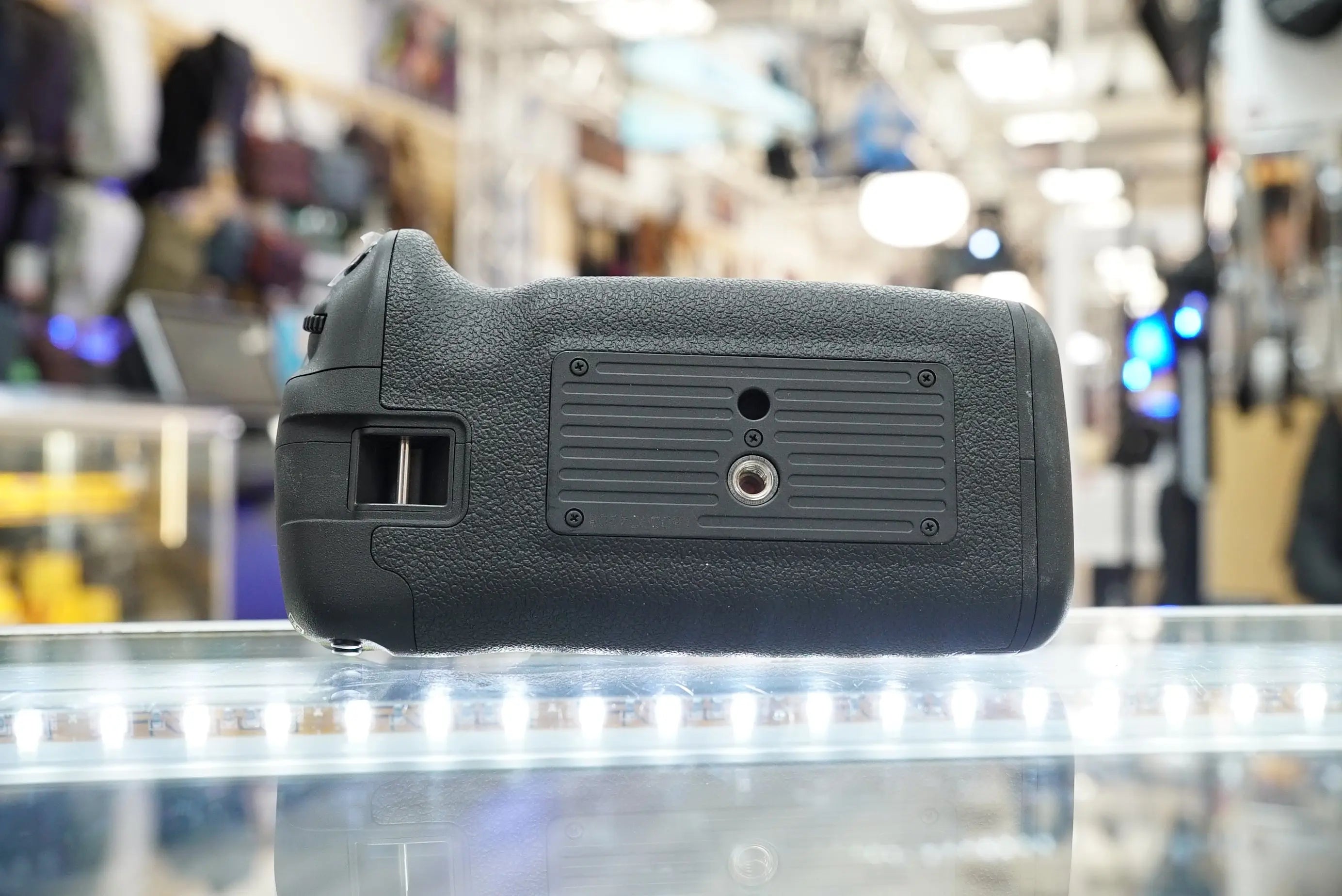 Canon BG-E20 Battery Grip for 5D Mark IV #04208, Used