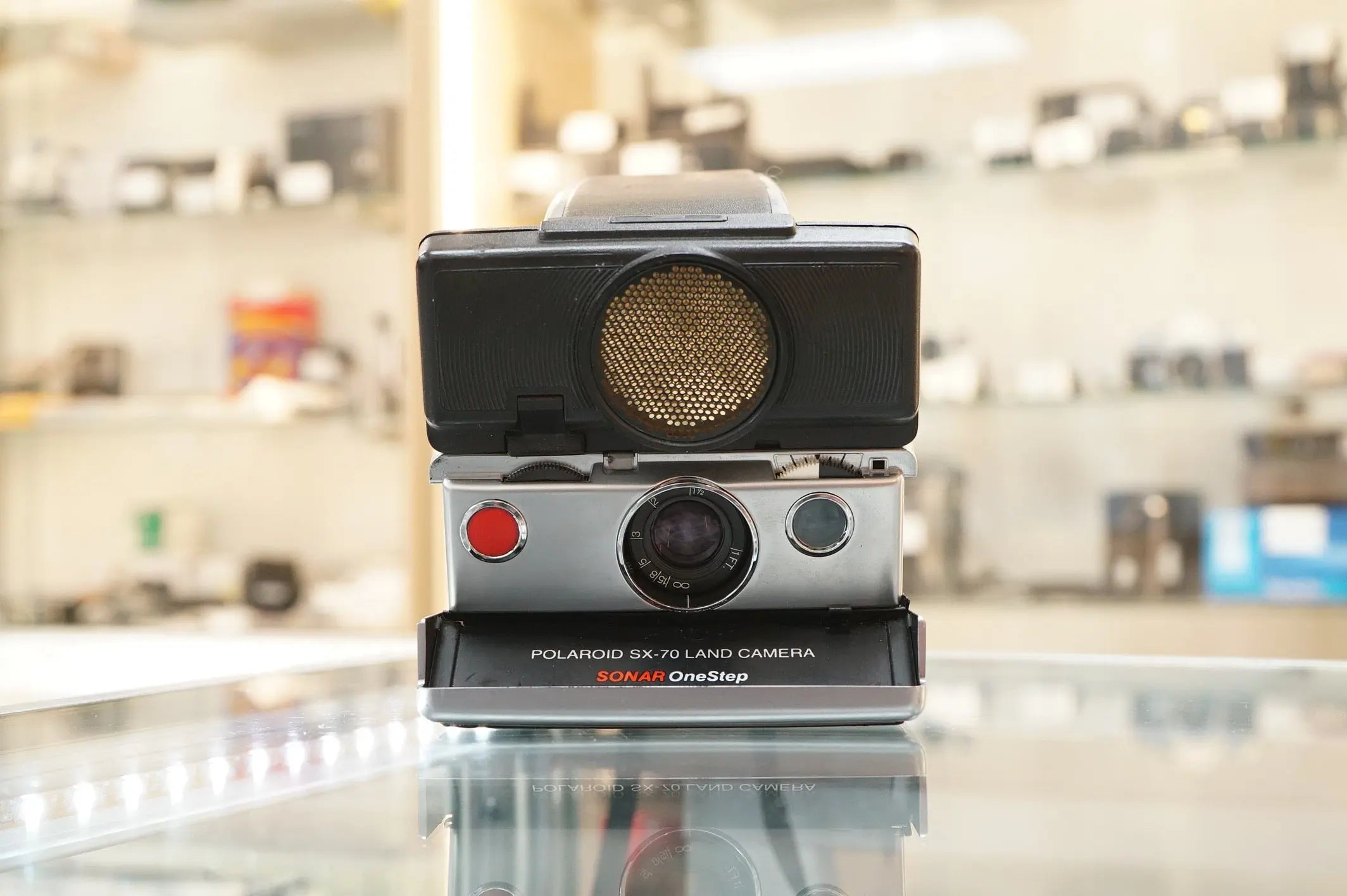 POLAROID SX70-60725 SX-70 Film (Land) Camera SONAR, Used - AVC photo video store