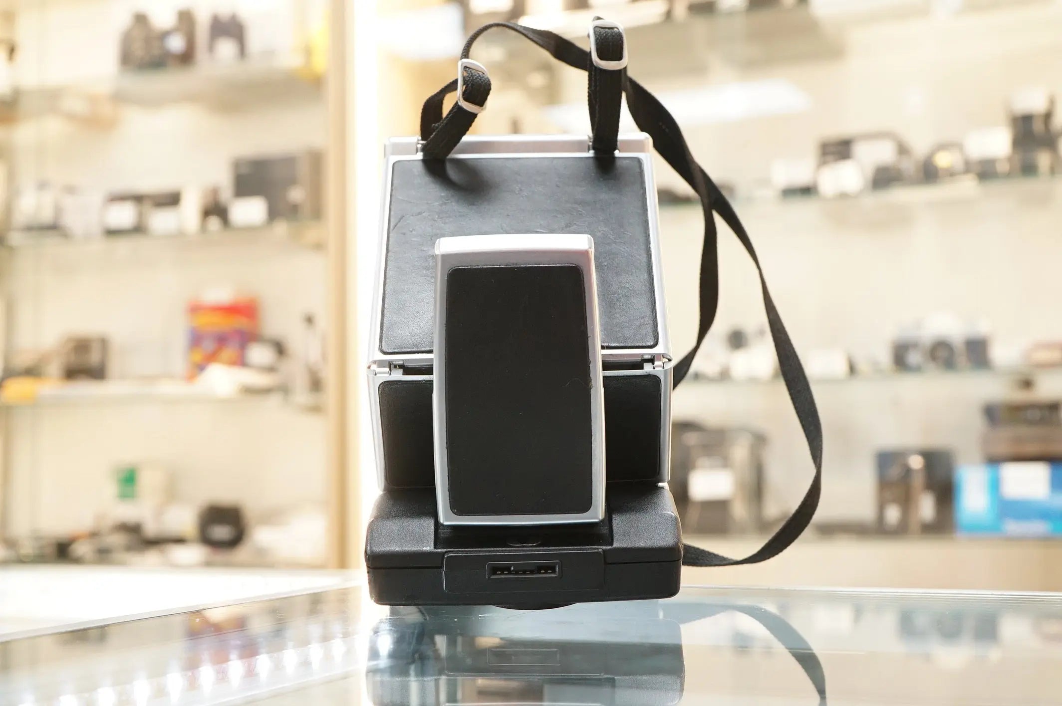 POLAROID SX70-60725 SX-70 Film (Land) Camera SONAR, Used - AVC photo video store