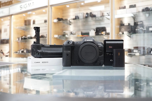 Canon EOS R5 Mirrorless Camera w/BG-R10 Battery Grip #04990, Used