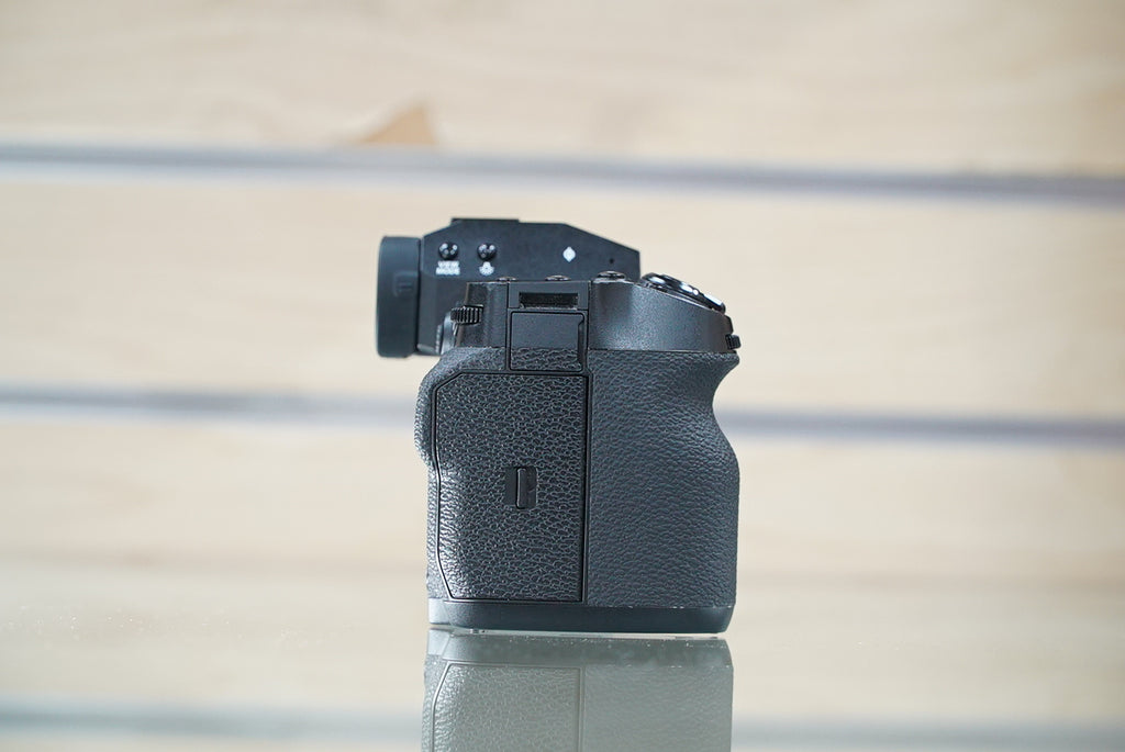 FUJIFILM X-H2S Mirrorless Camera w/ FUJIFILM VG-XH Vertical Battery Grip #00898, Used