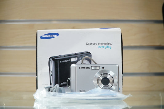 Samsung SL30 Digital Camera Compact 0.2 MP 3X Optical Zoom - Black #2199D, Used